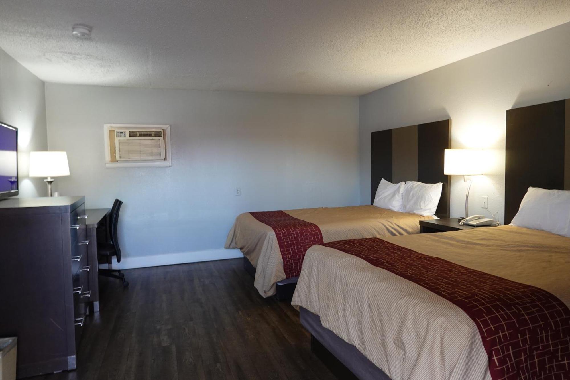 Queen Room Two Queen Beds Smoking