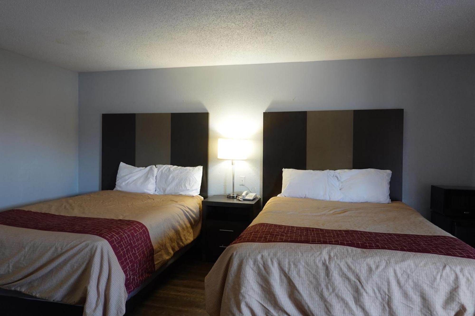 Queen Room Two Queen Beds Smoking