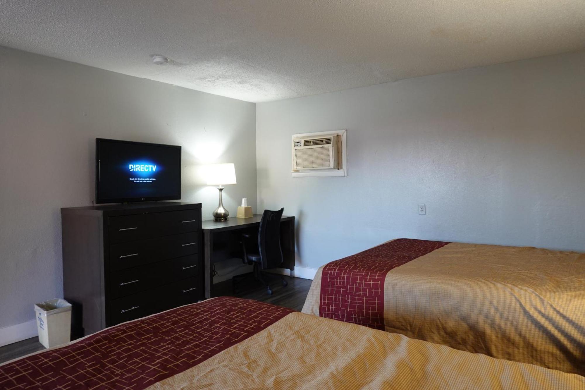Queen Room Two Queen Beds Smoking