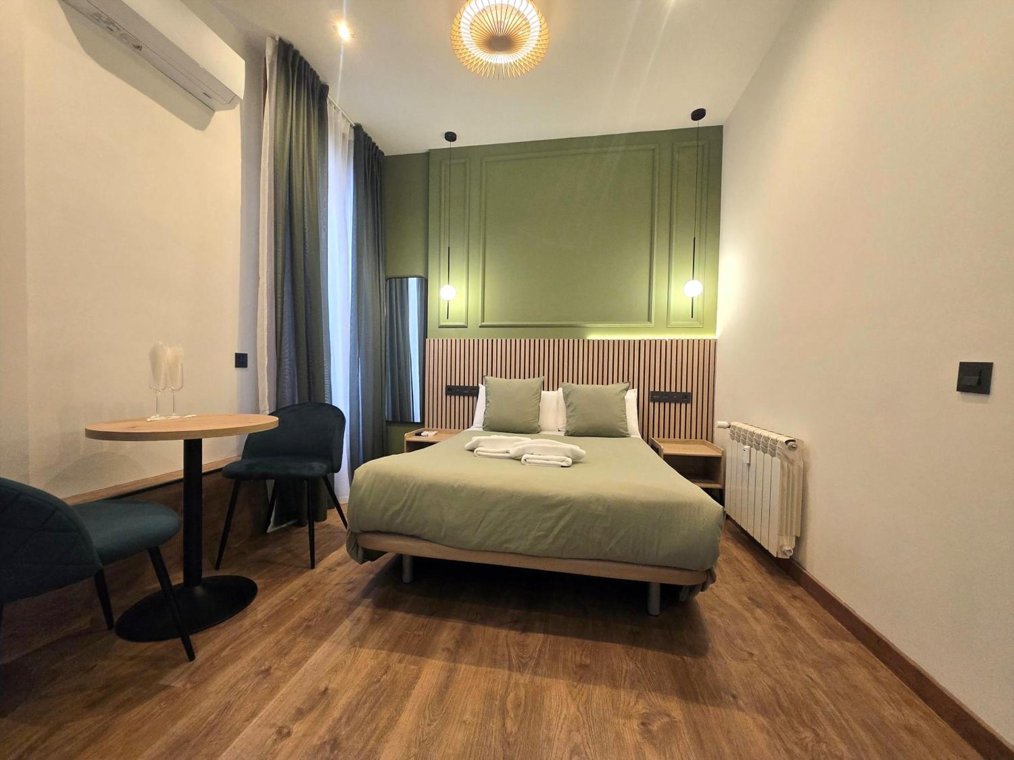 Interior Small Double Room