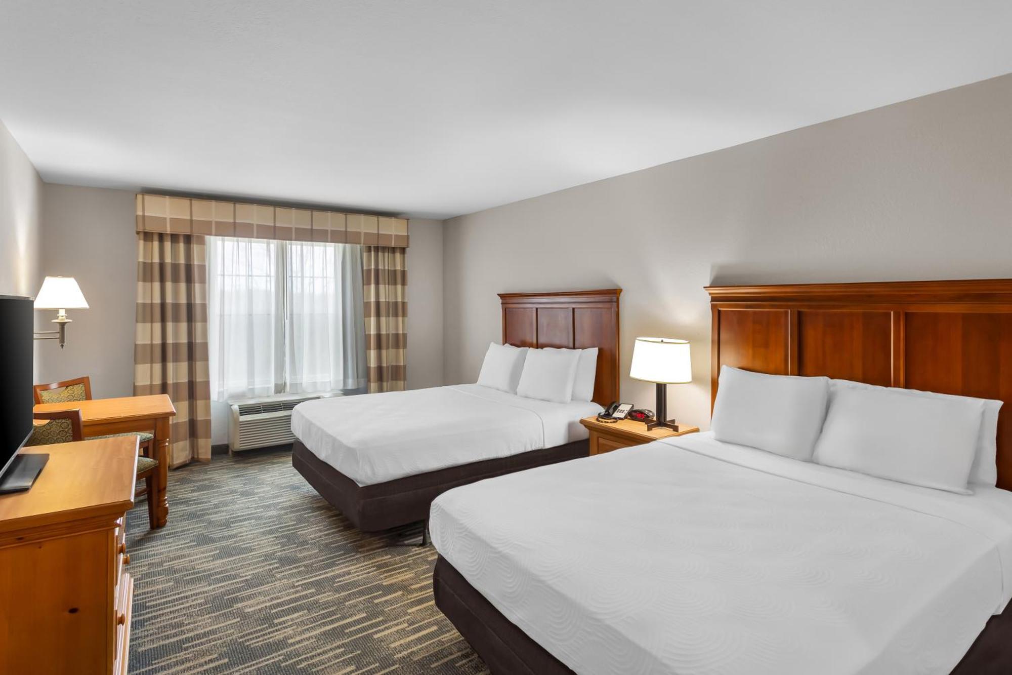 One-Bedroom Queen Suite Two Queen Beds Non-Smoking