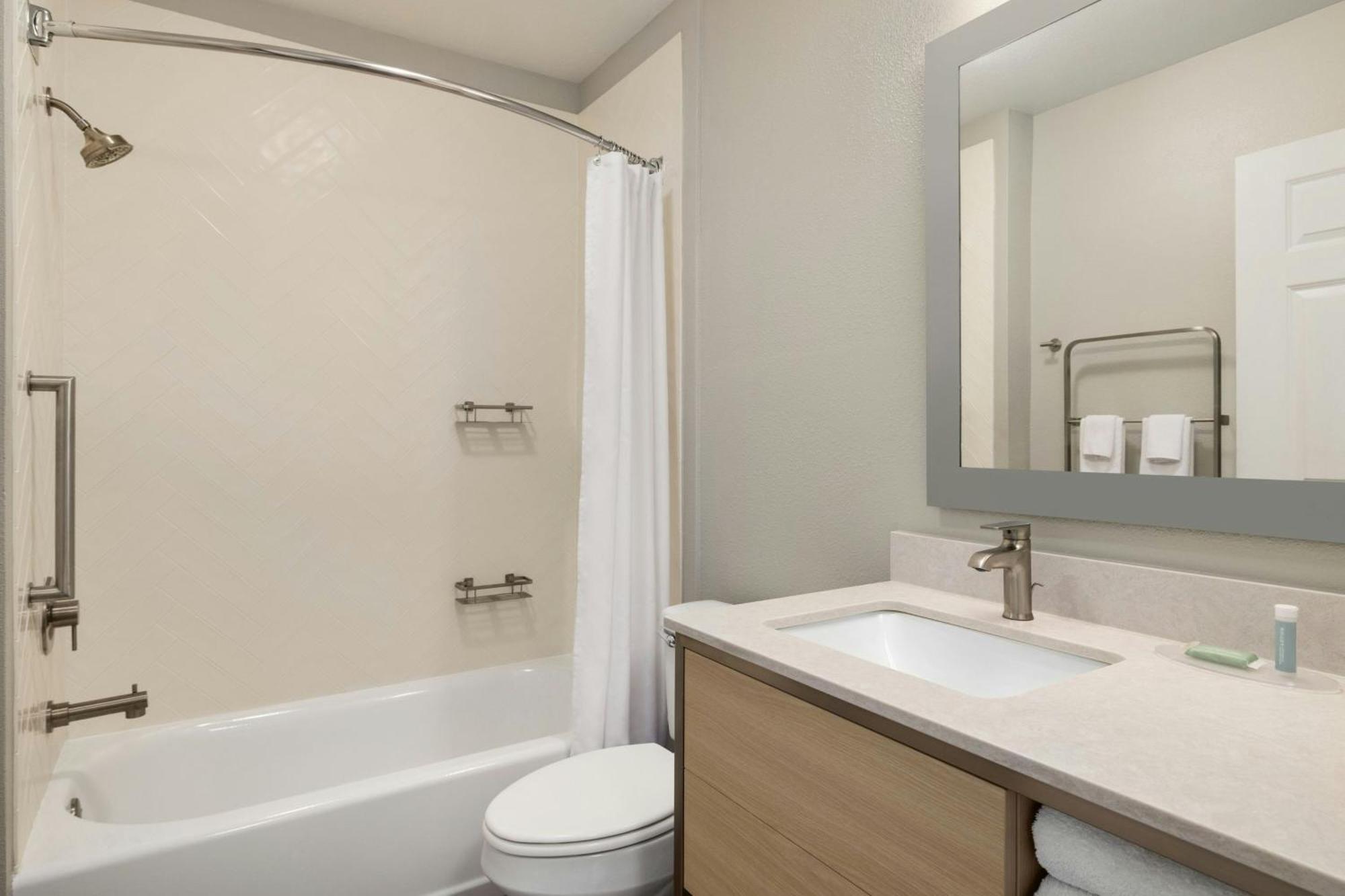 Two-Bedroom Suite,1746898721:JPEG