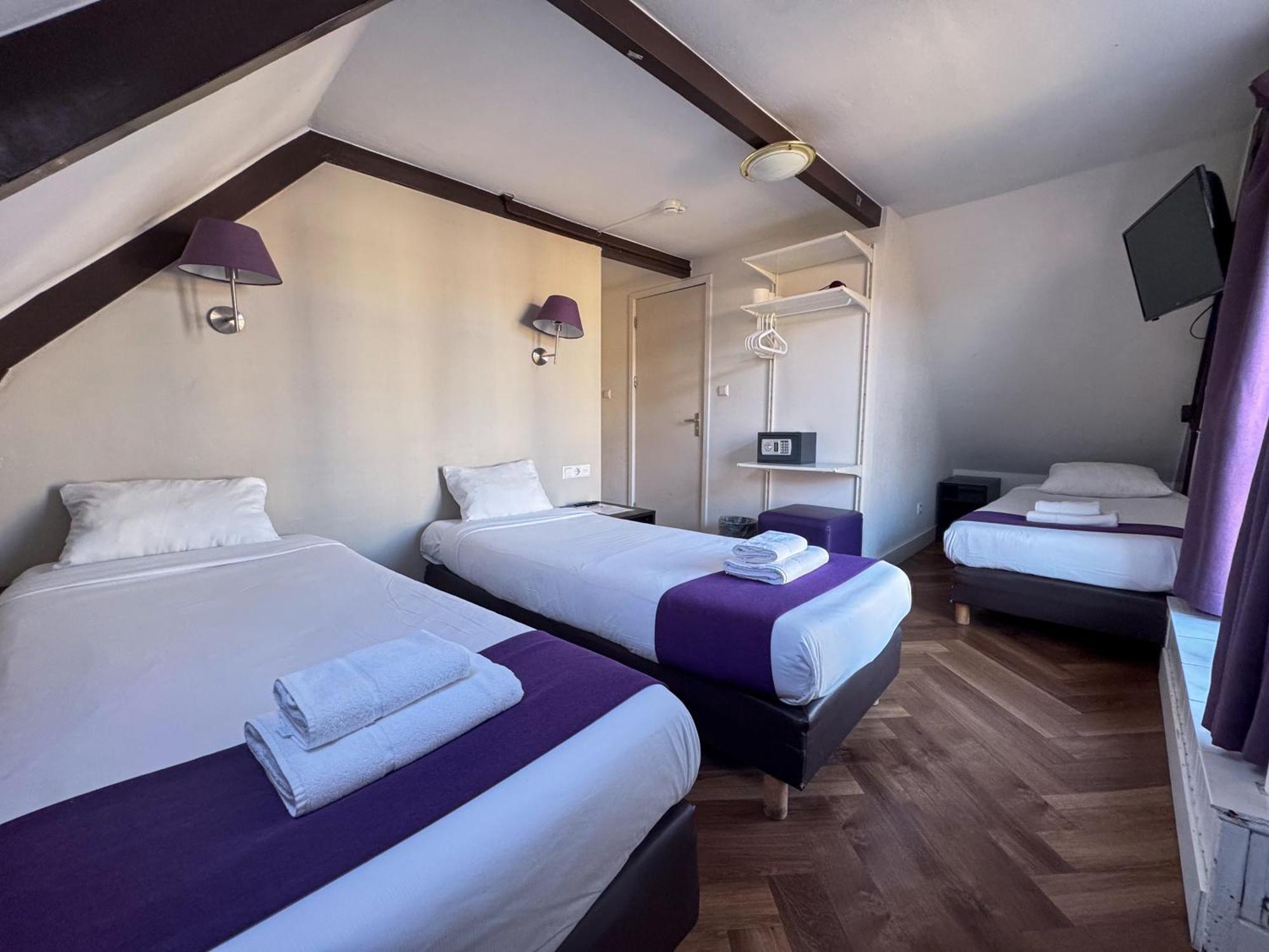 Economy Triple Room