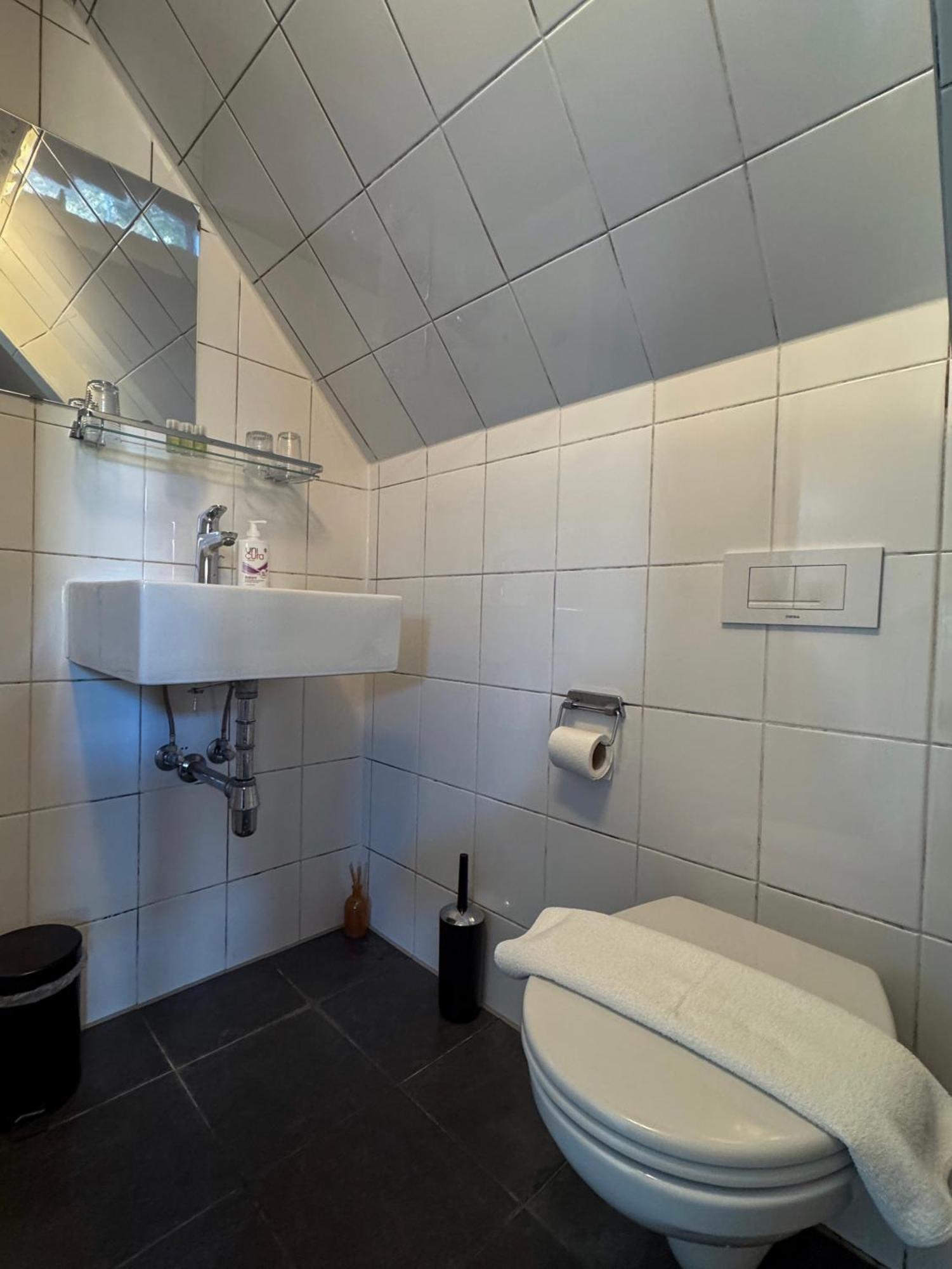 Twin Room Private Bathroom