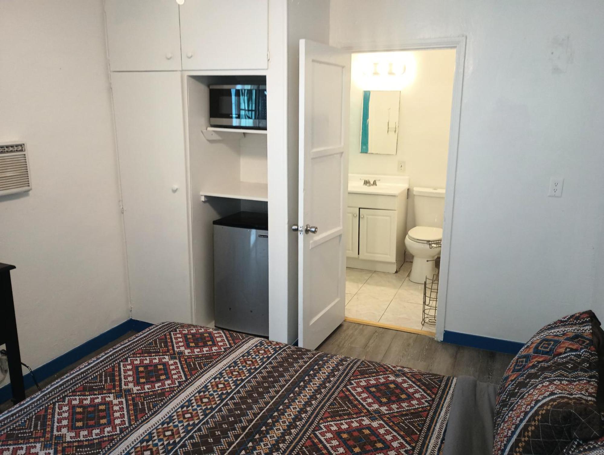 Queen Kitchenette