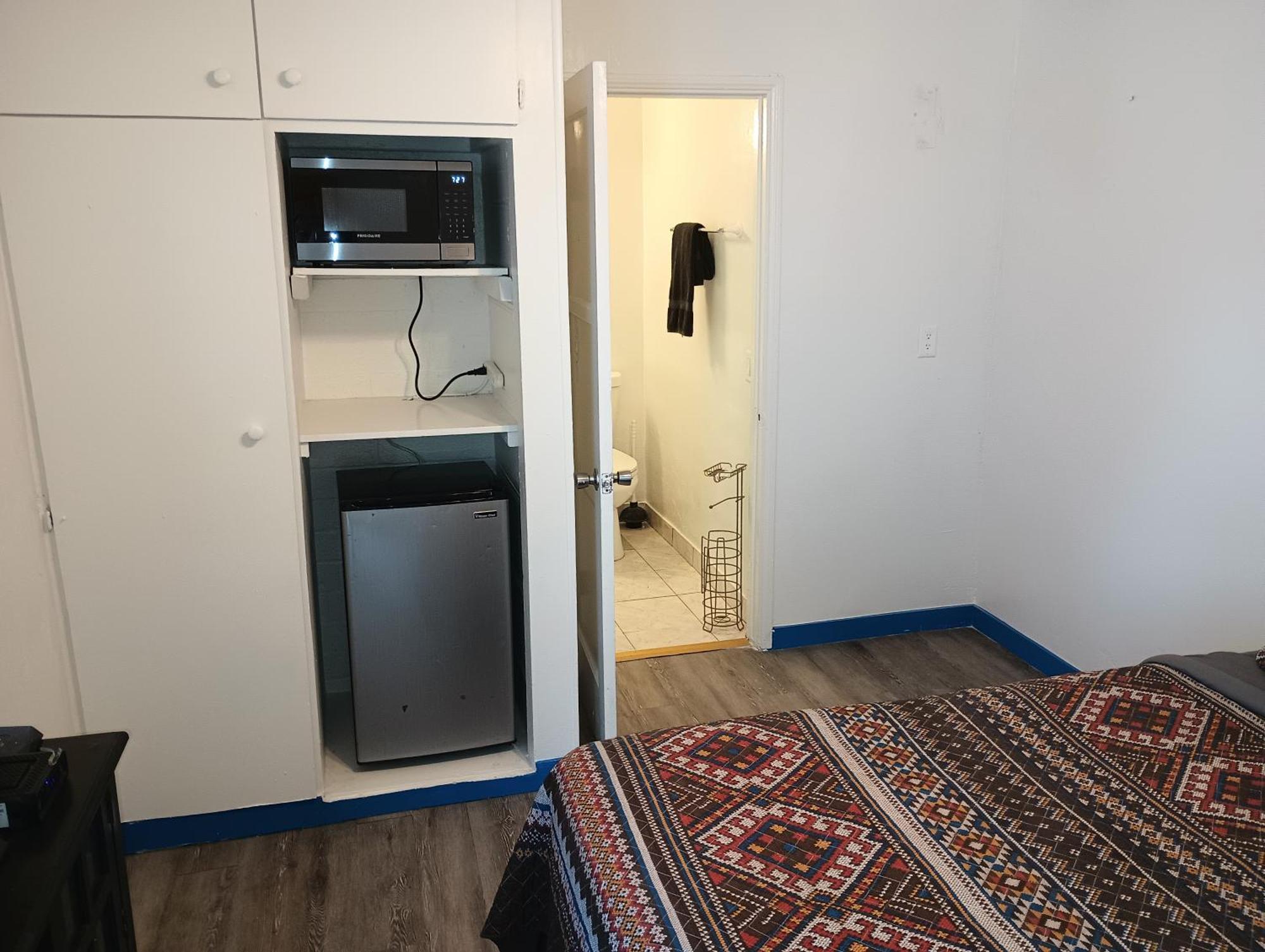 Queen Kitchenette