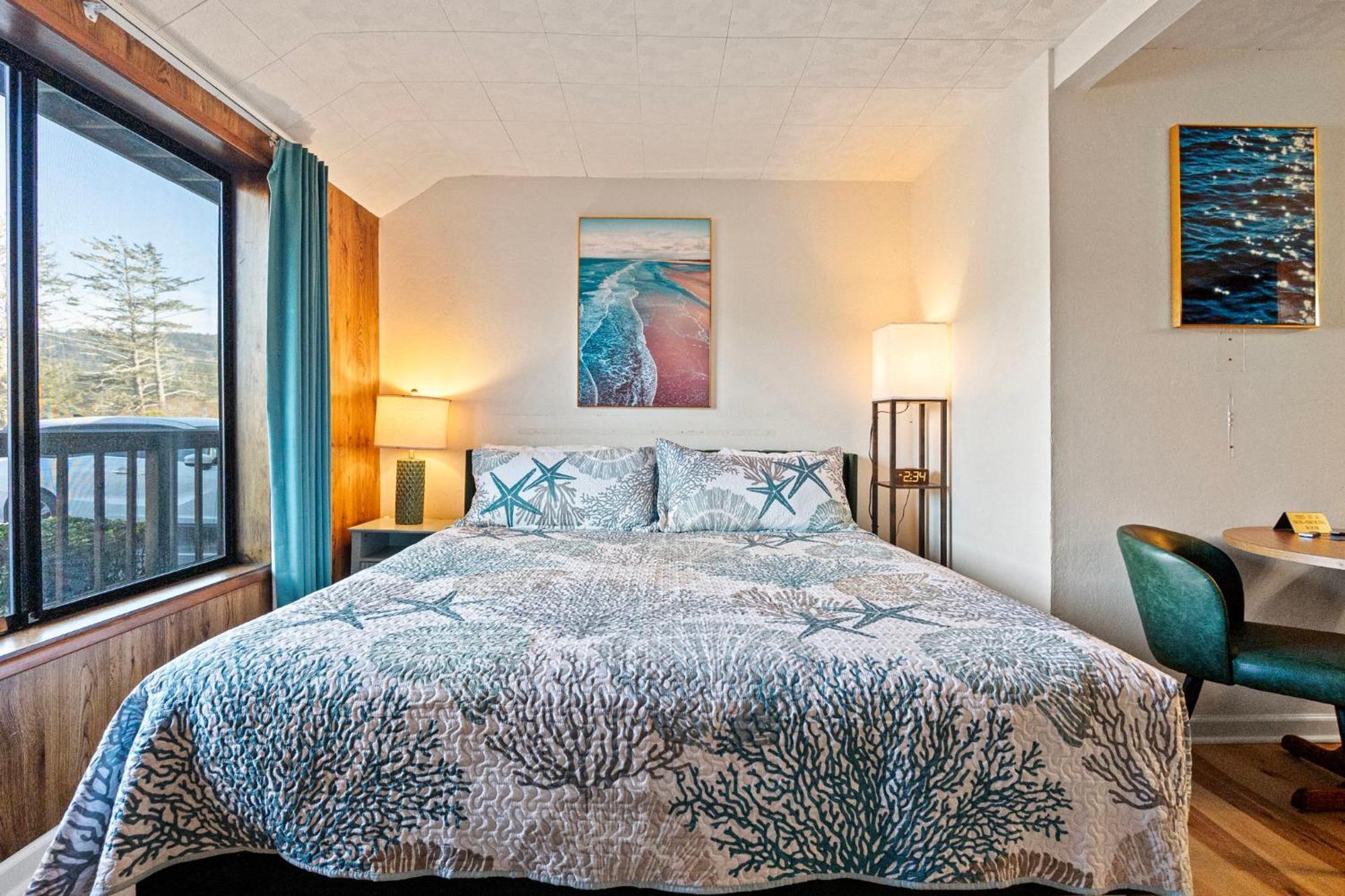Queen Room Garden View