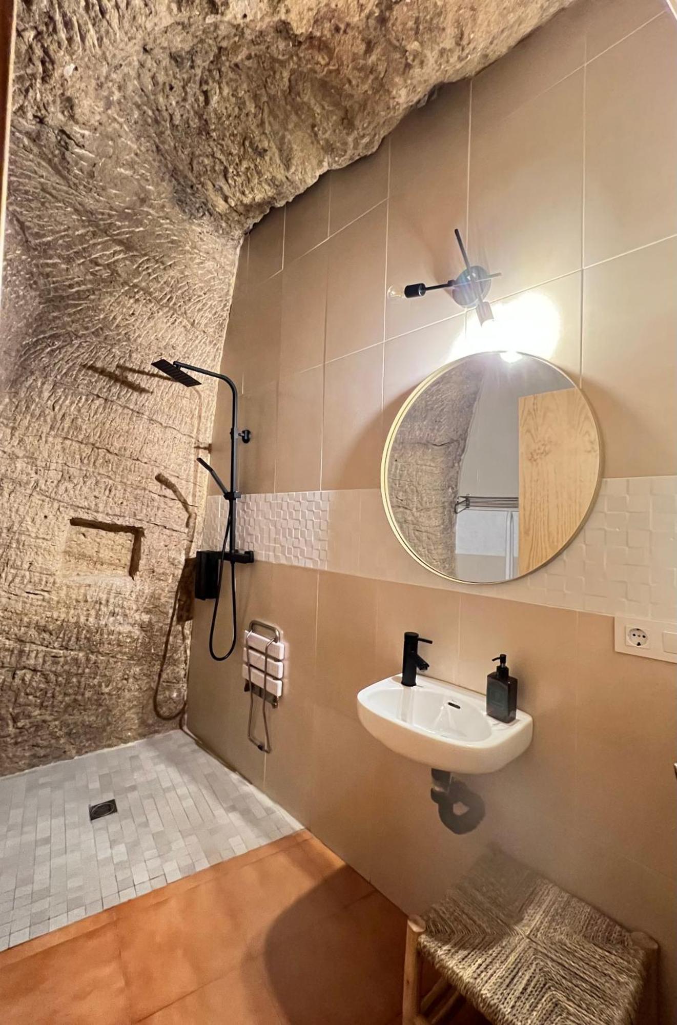 Deluxe Double Room,1746983683:JPEG