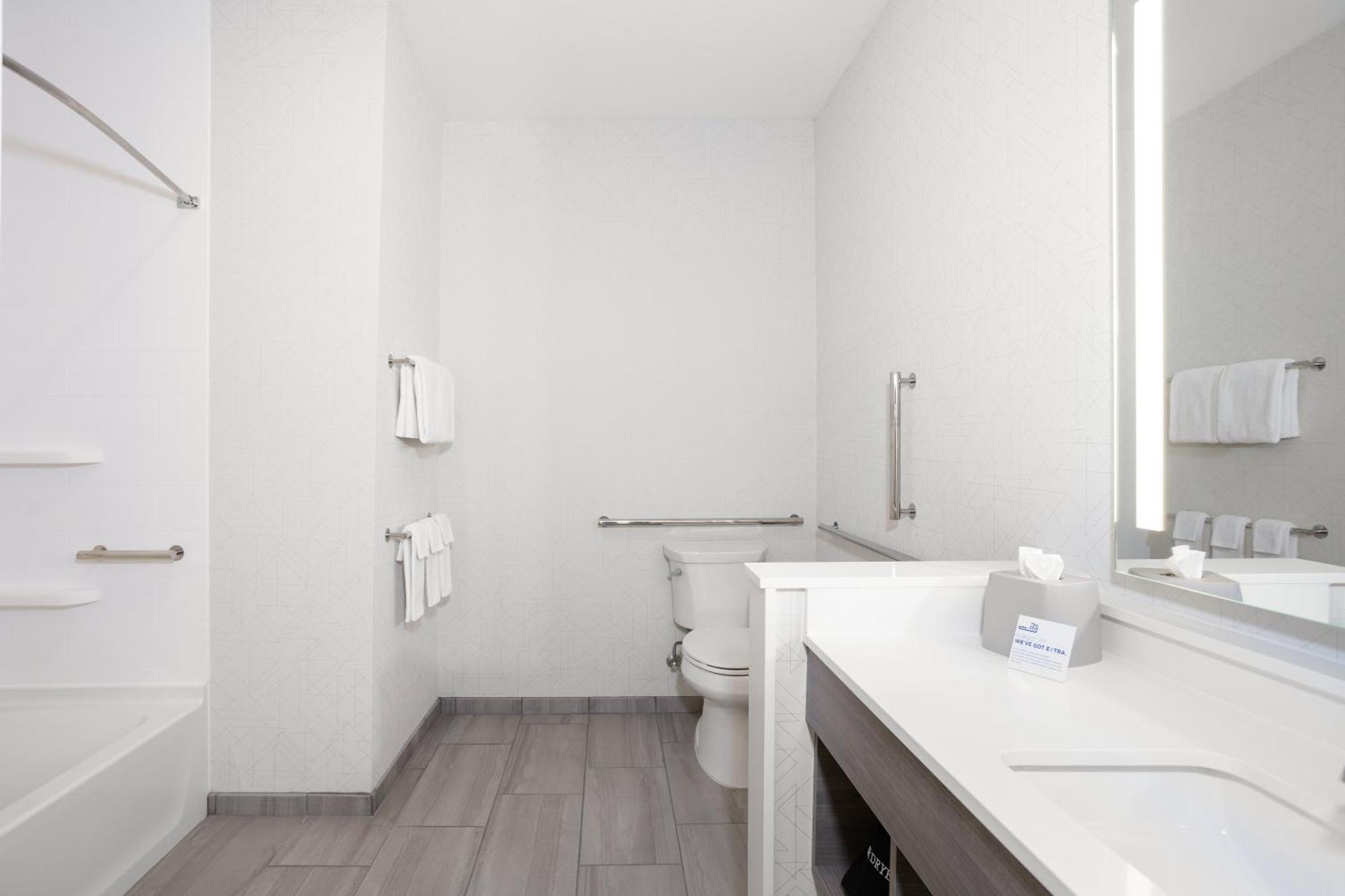 Standard King Room Mobility Accessible Tub