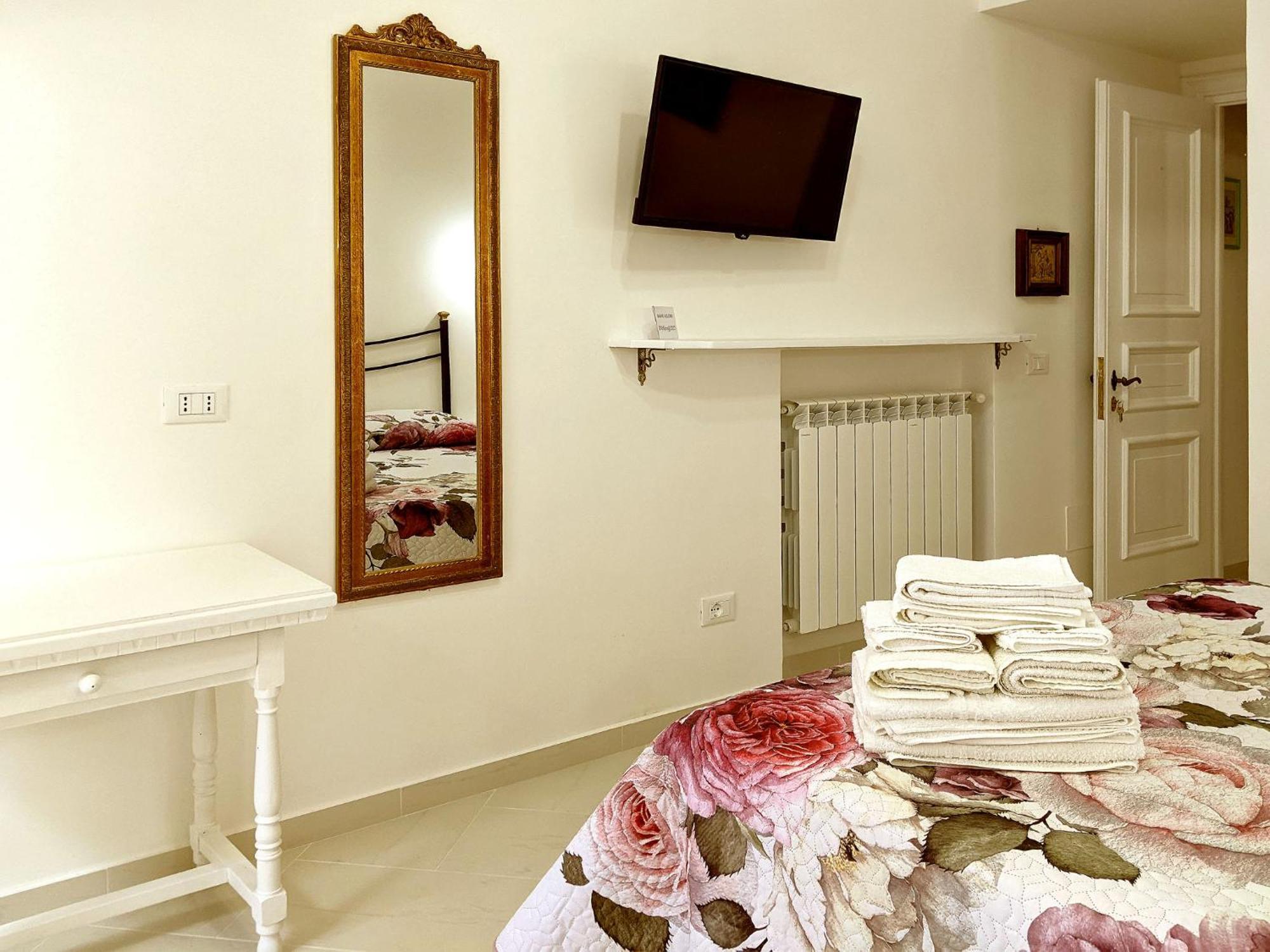 Double or Twin Room Private Bathroom