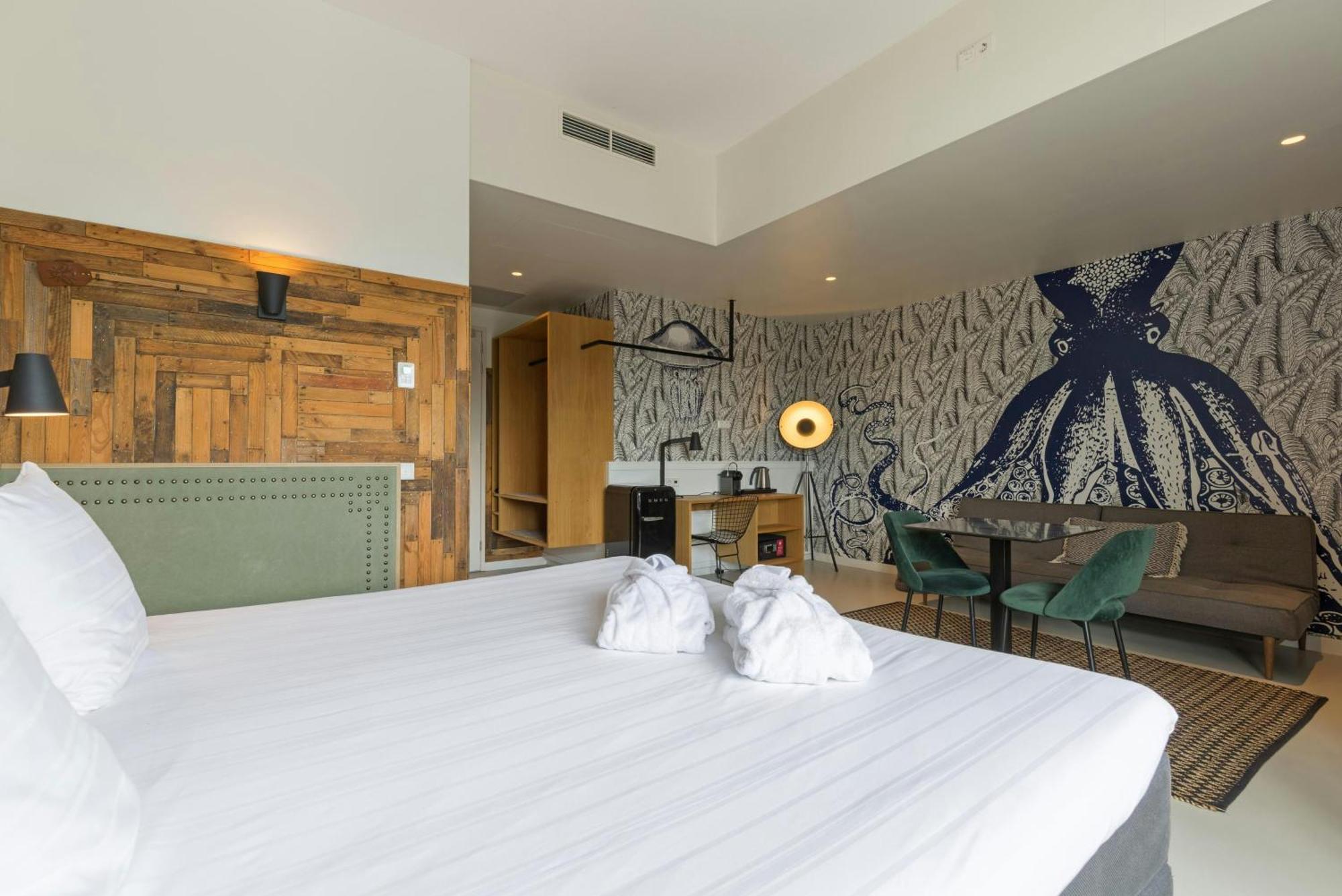 Suite 1 King Bed