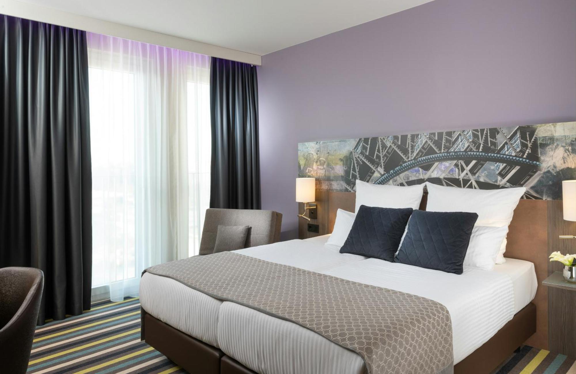 Twin Room,1747003924:JPEG