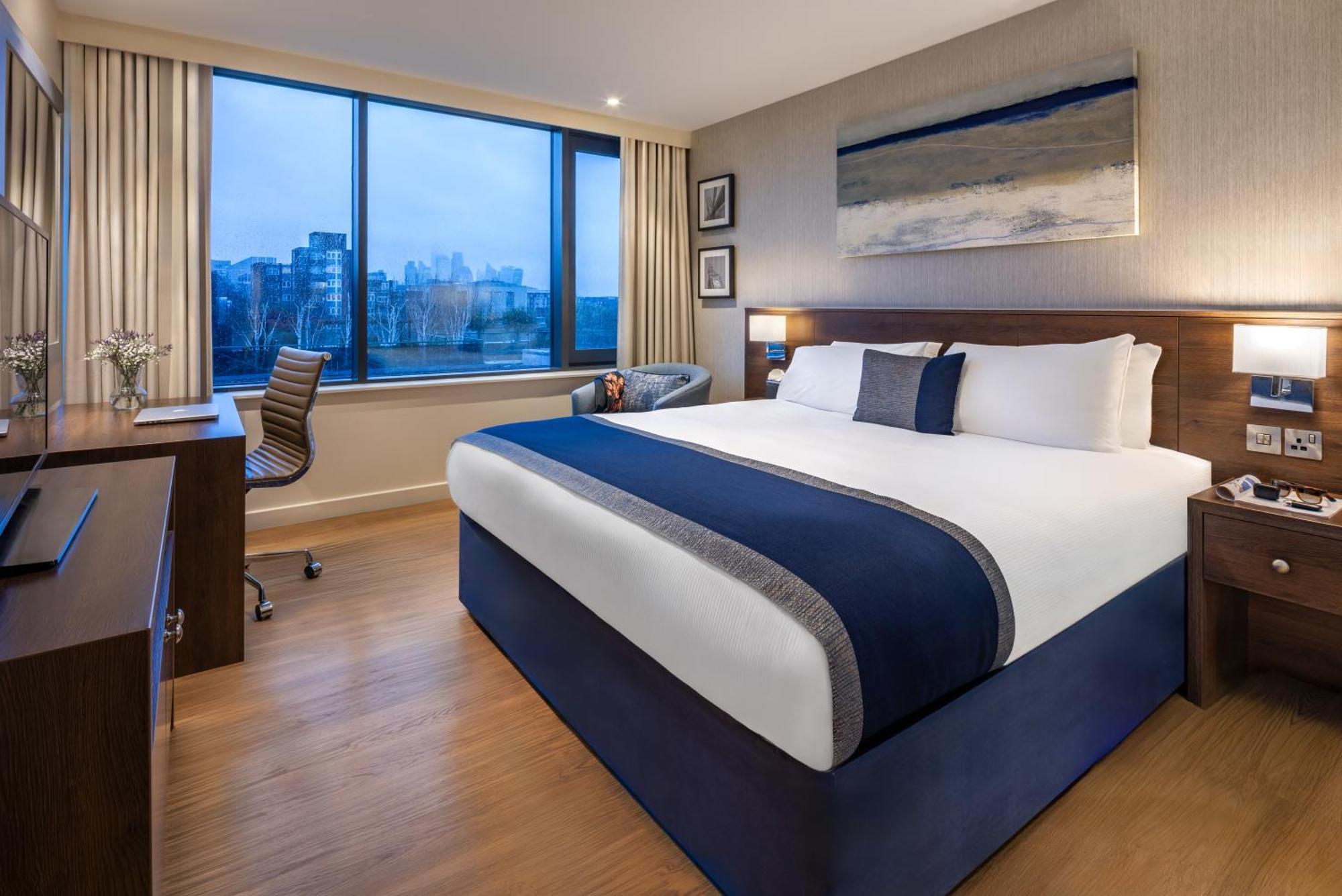 Classic Room 1 King Bed