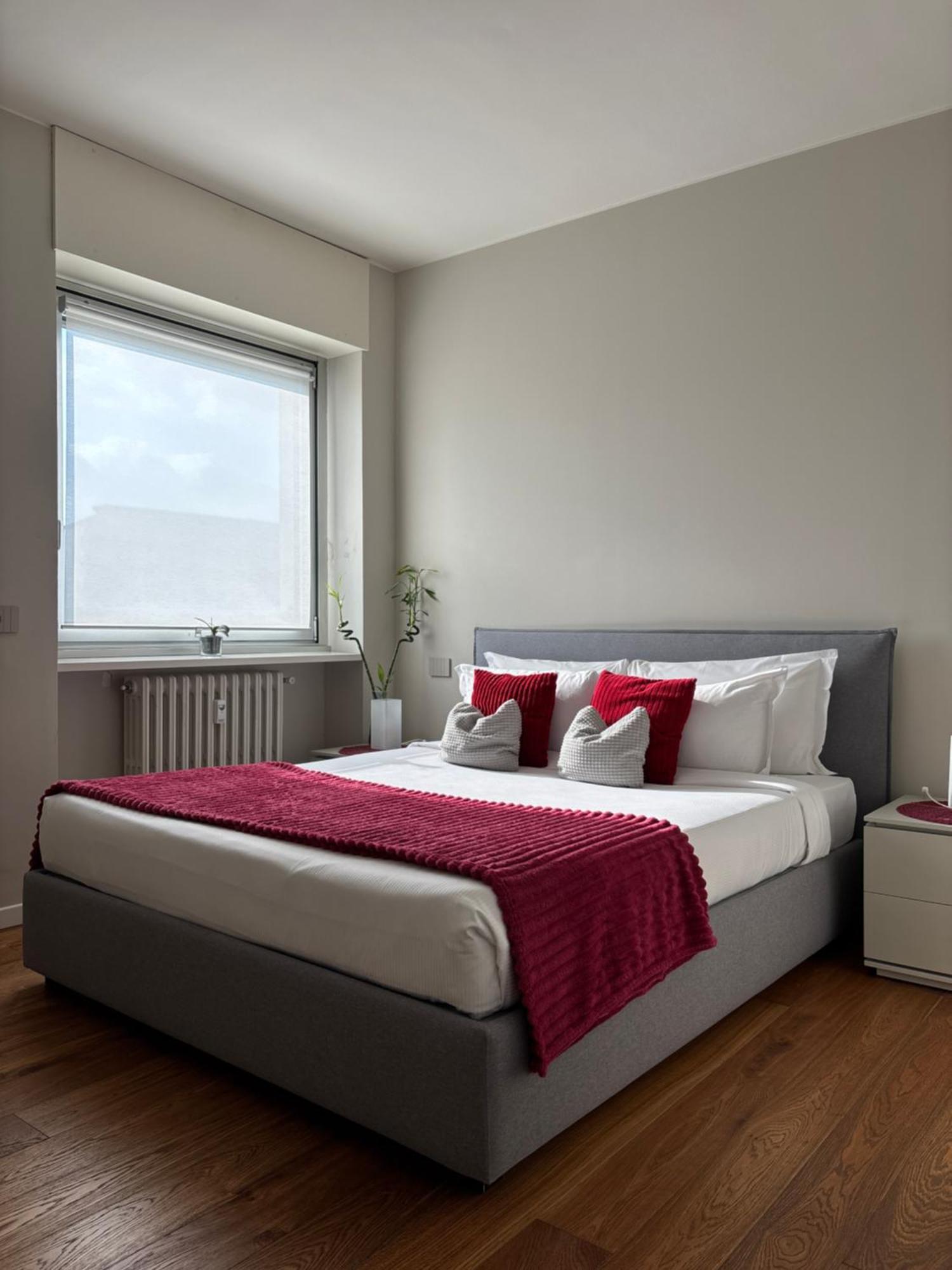 Deluxe One-Bedroom Apartment City View