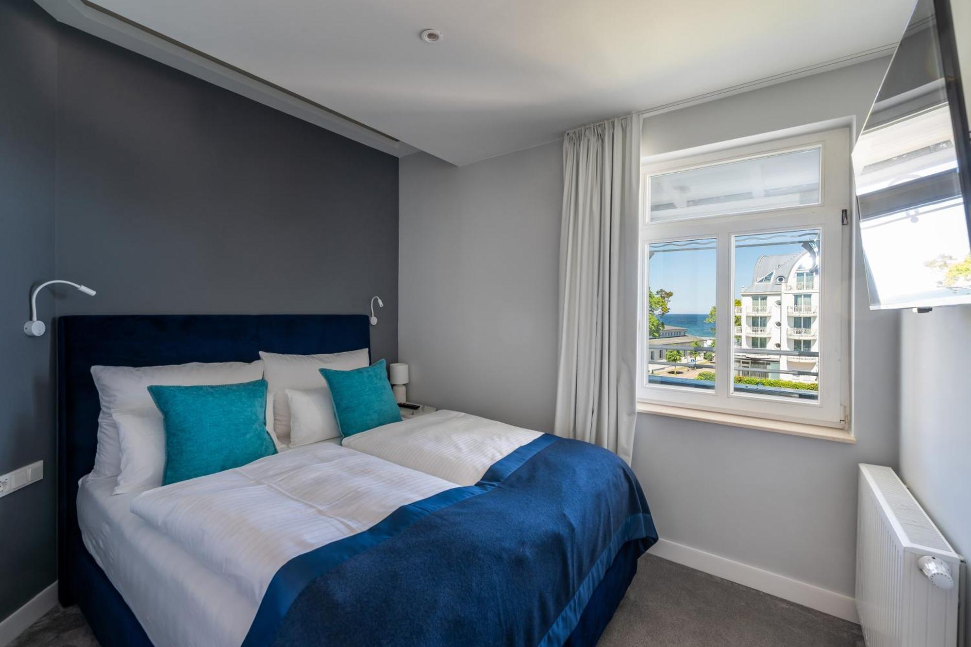Deluxe family suite balcony sea view