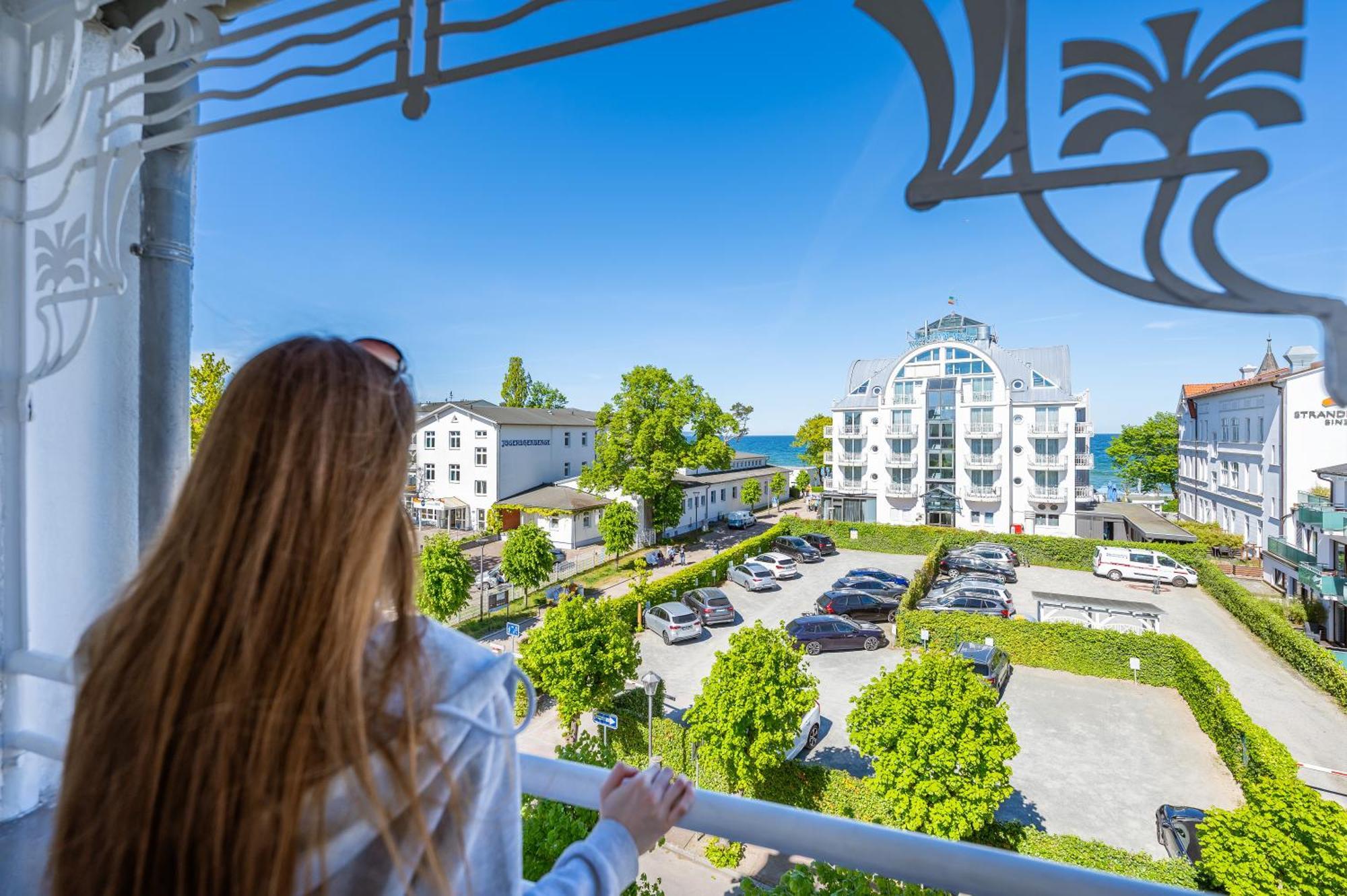 Deluxe family suite balcony sea view