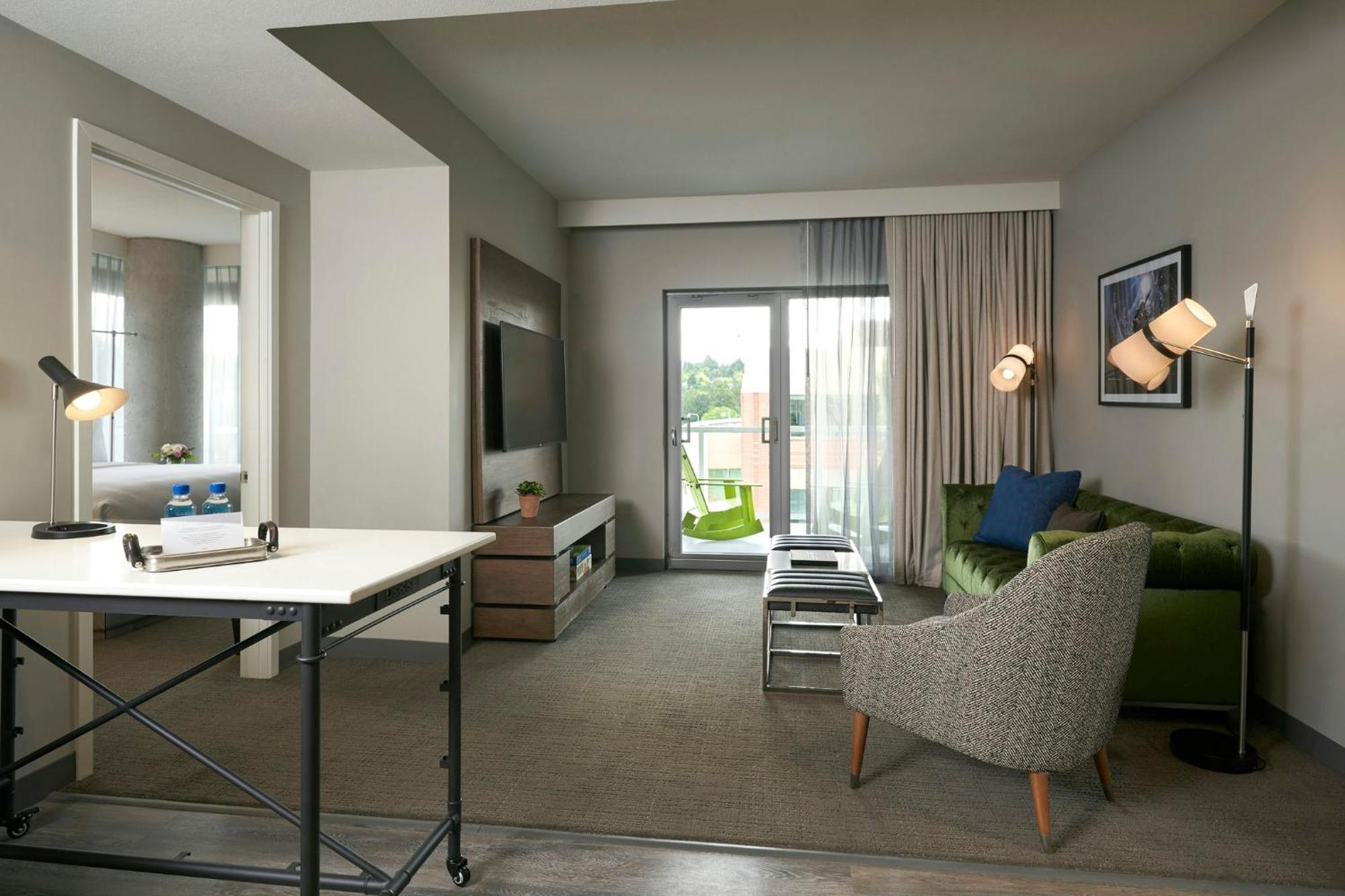 Suite Balcony,1747076381:JPEG