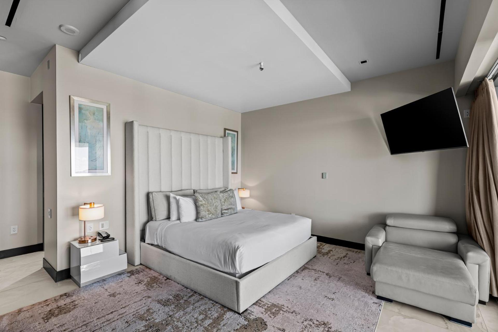 Luxurious Penthouse | Full Strip View & Private Balcony