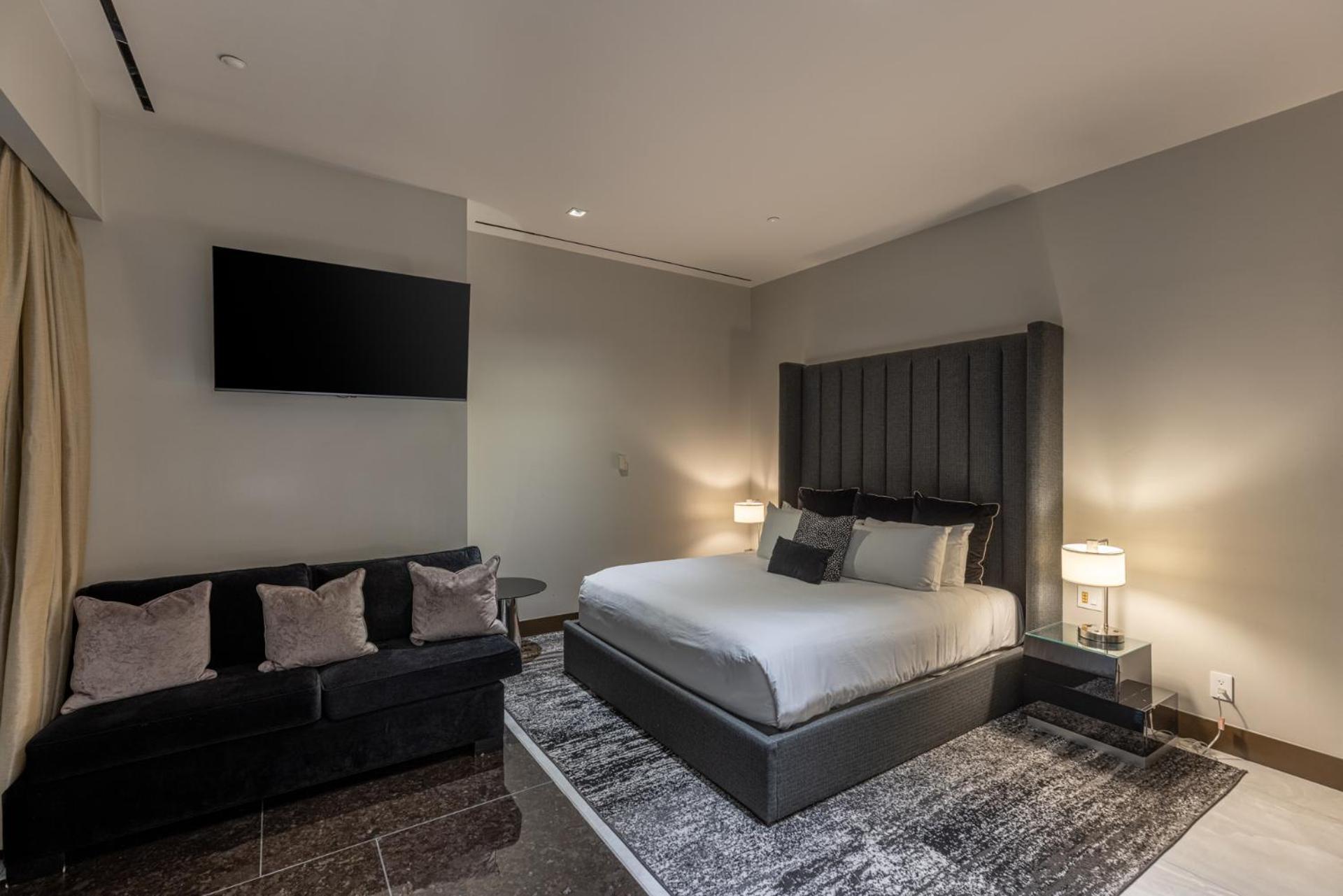 Luxurious Penthouse | Full Strip View & Private Balcony