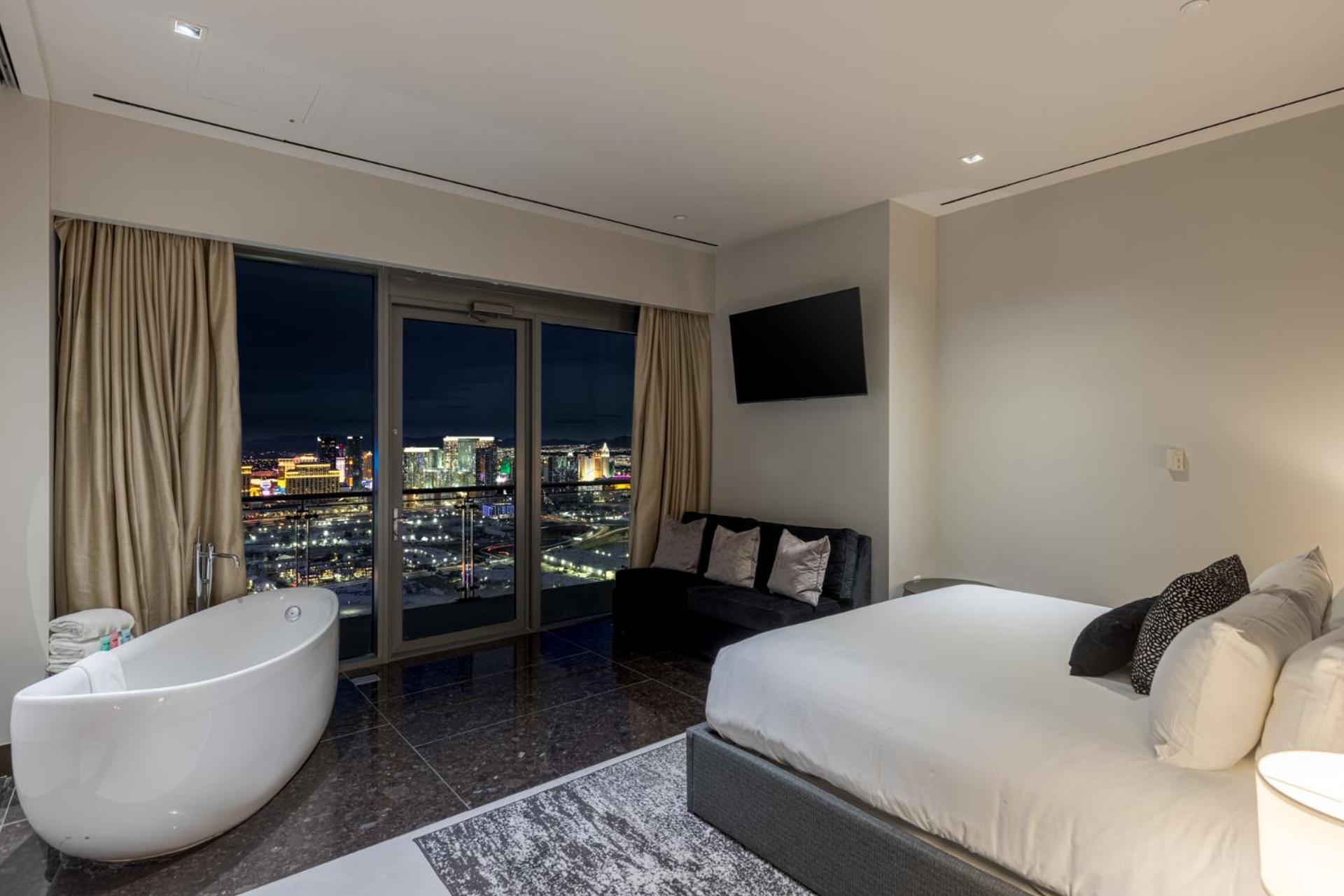 Luxurious Penthouse | Full Strip View & Private Balcony