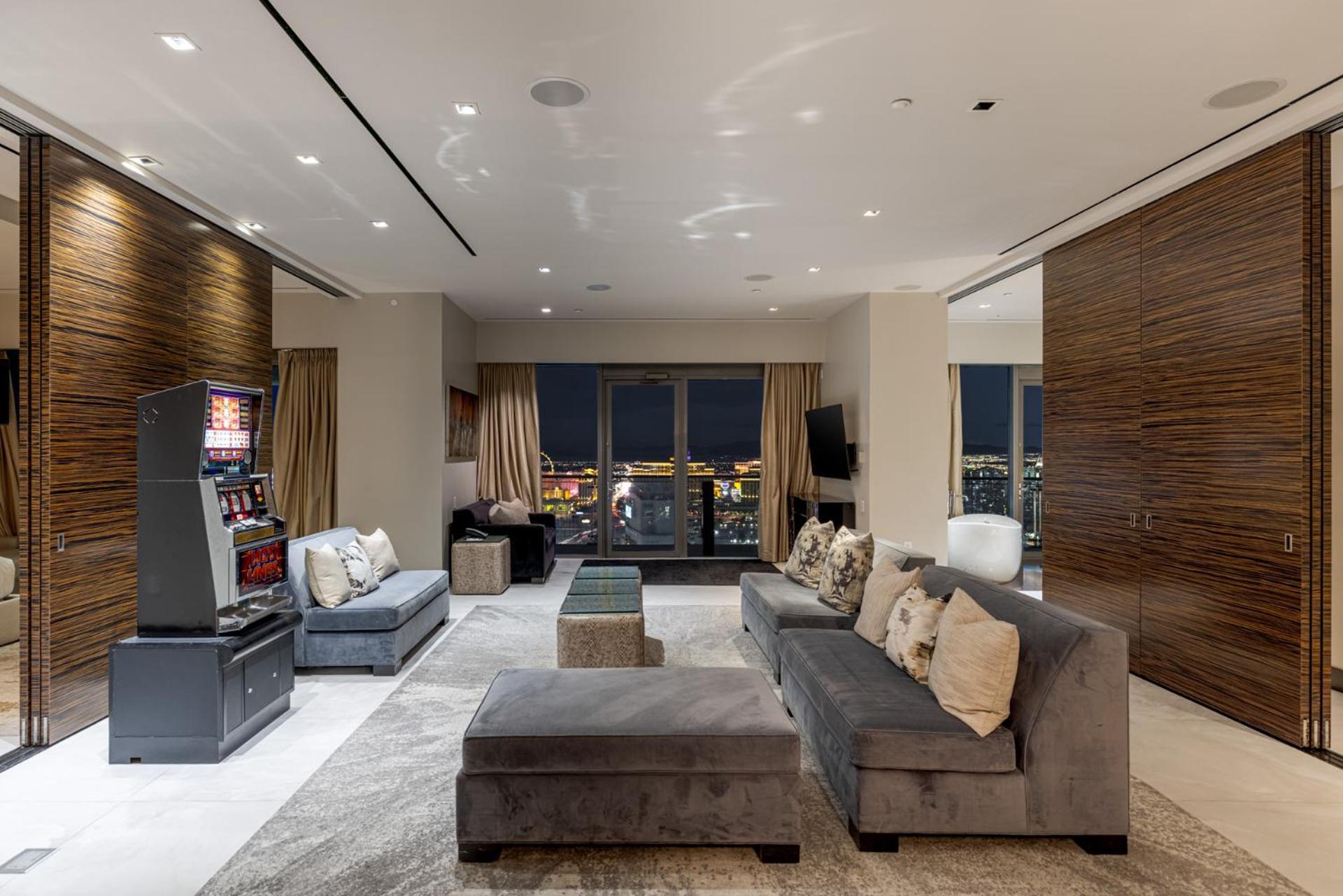 Luxurious Penthouse | Full Strip View & Private Balcony