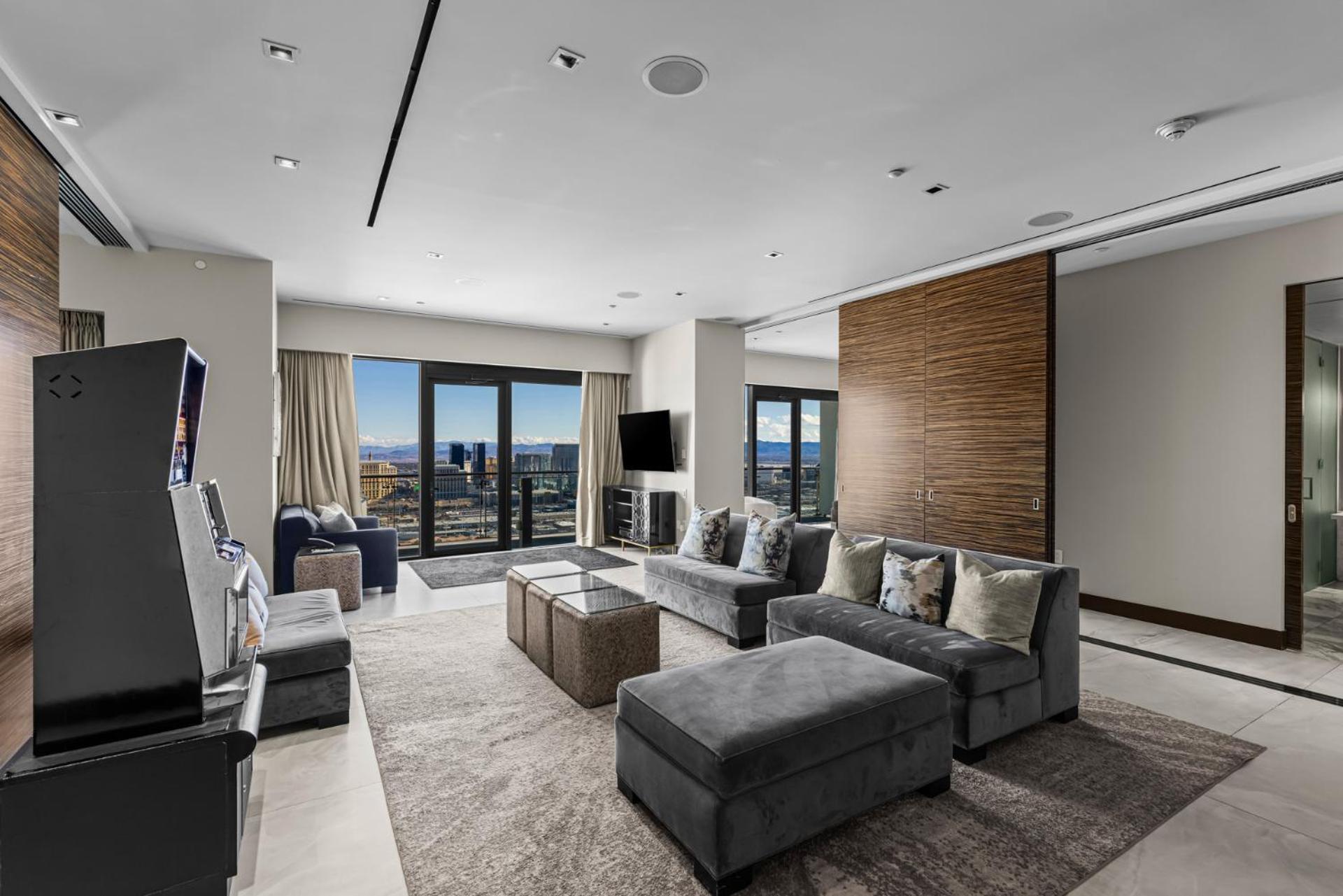 Luxurious Penthouse | Full Strip View & Private Balcony