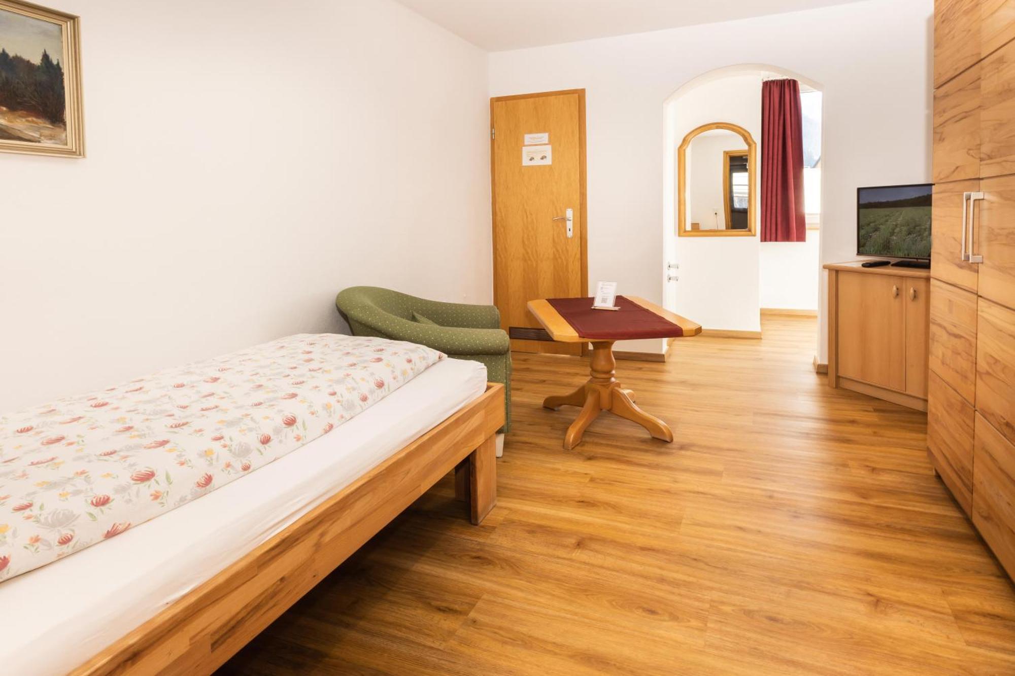 Single Room,1747111364:JPEG