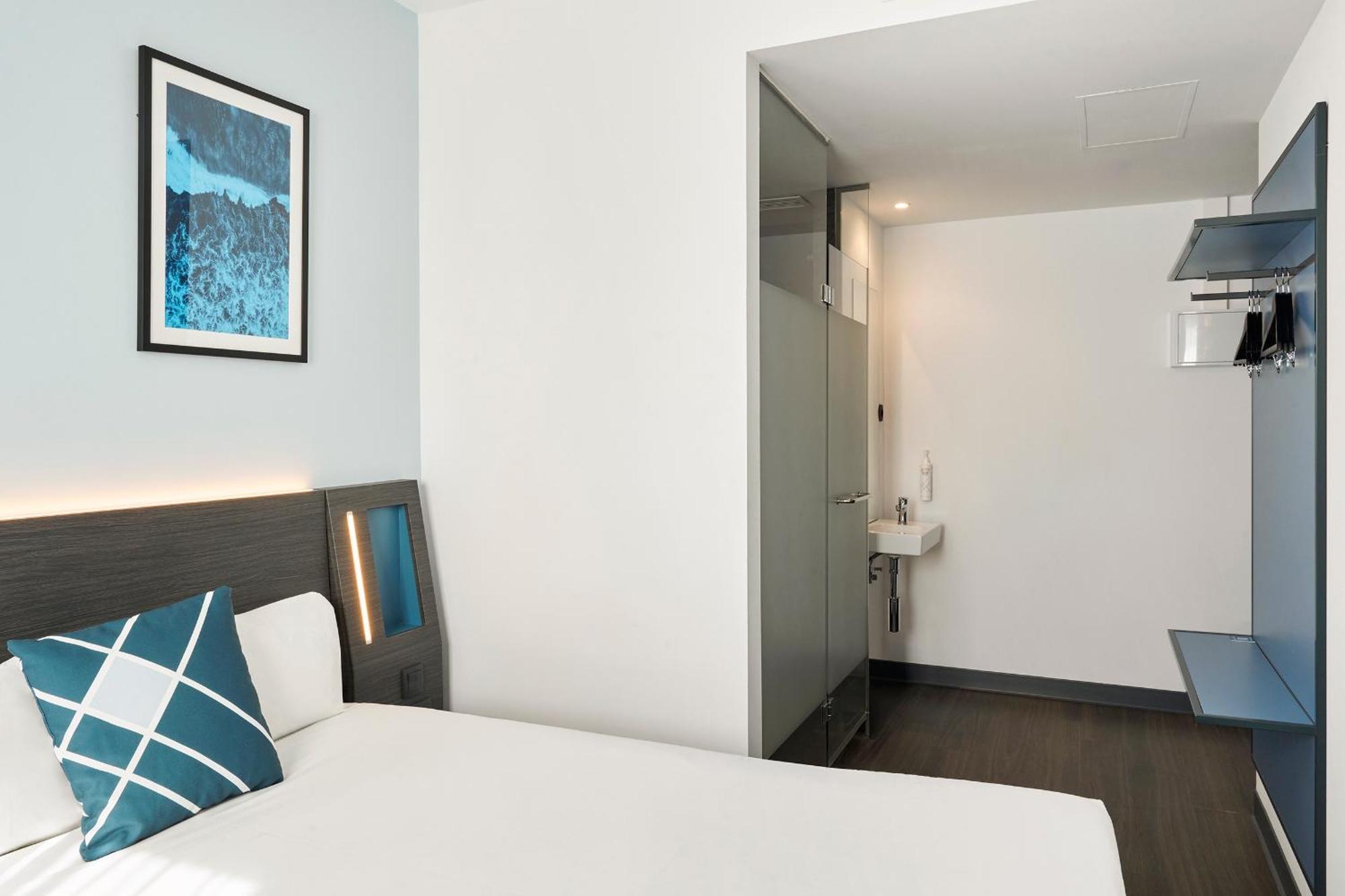 Standard Double Room One Queen Bed