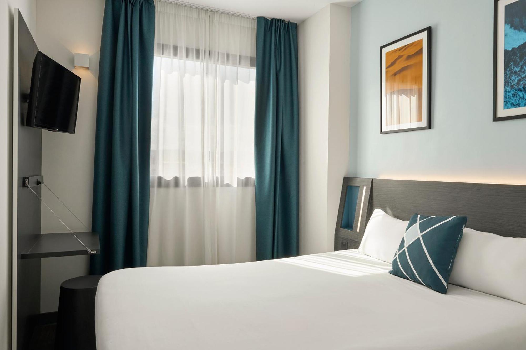 Standard Double Room One Queen Bed