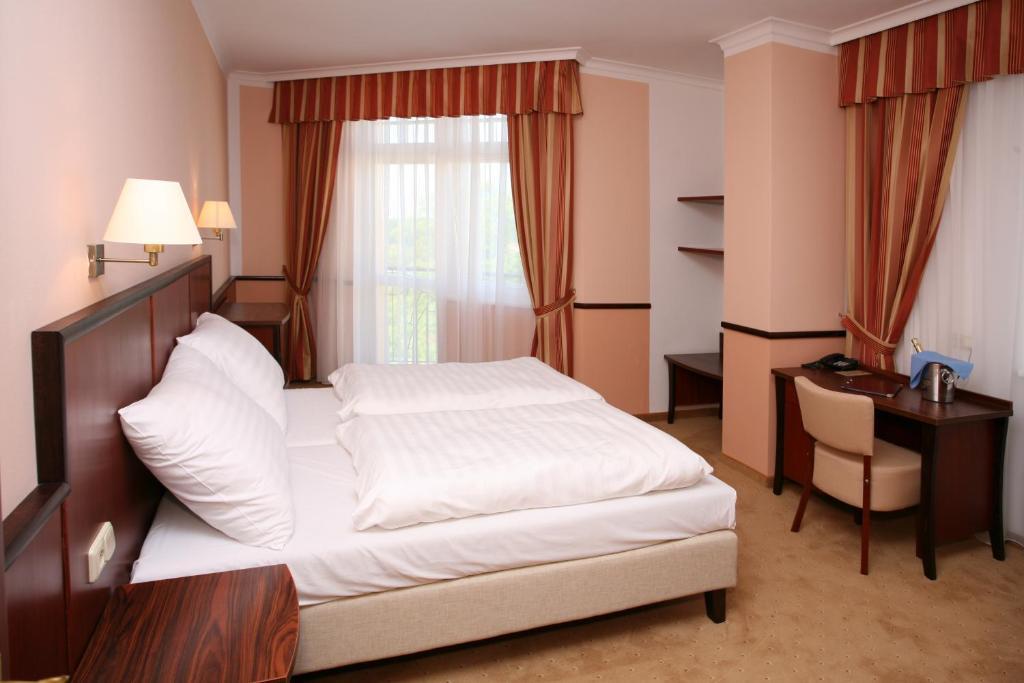 Double or Twin Room,1203527140:JPEG
