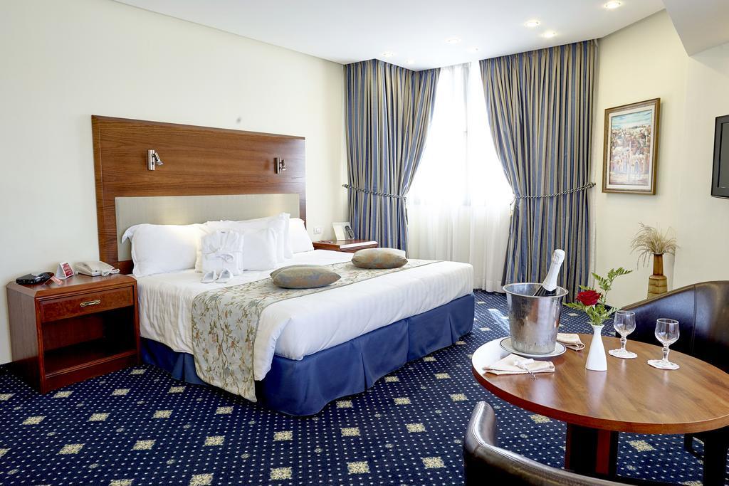 Twin Beds Deluxe Room Non-Smoking,1206707785:JPEG