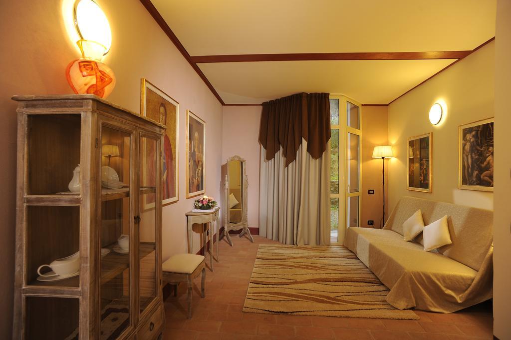 Family Room,115988741:JPEG