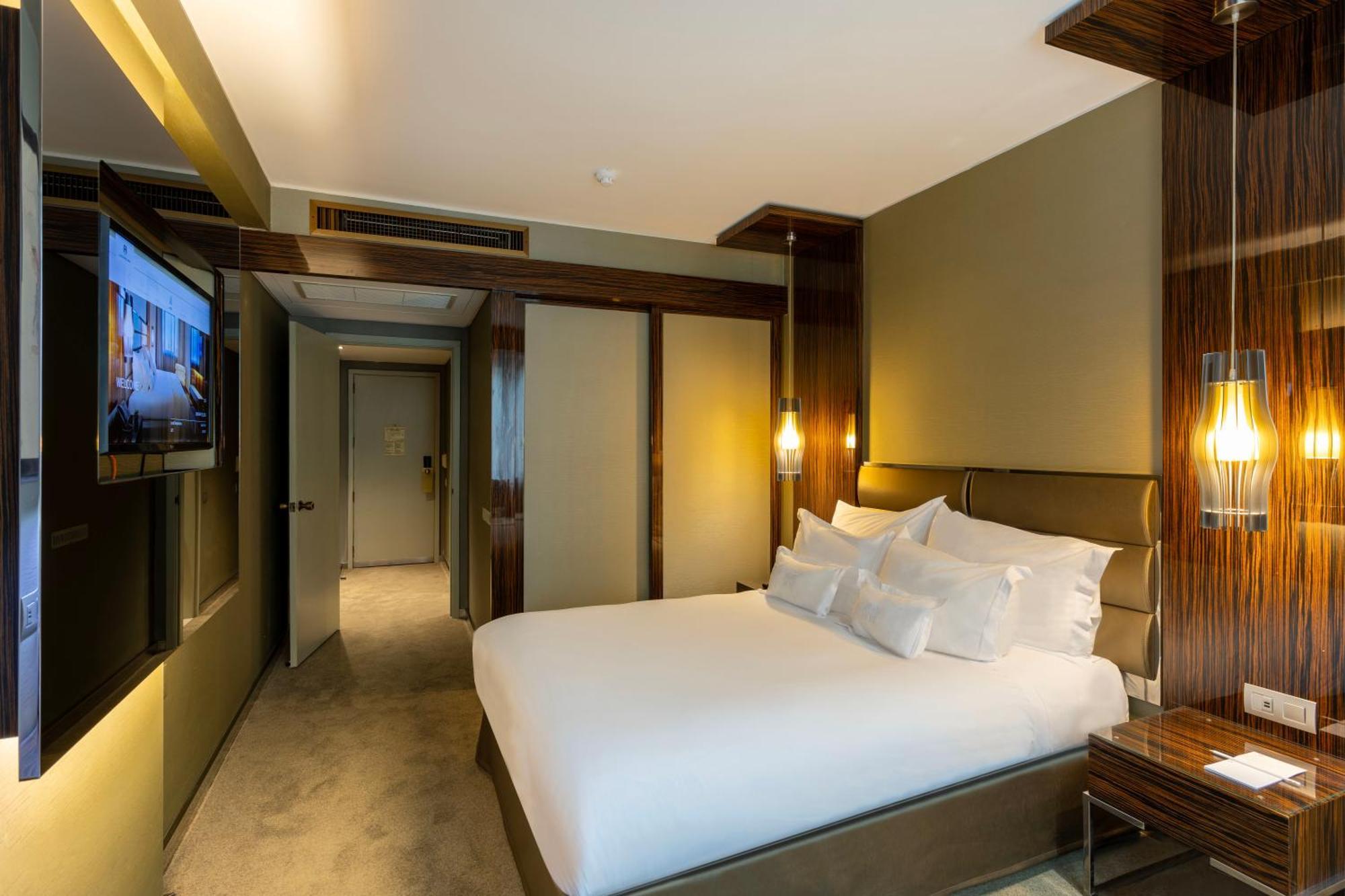 Deluxe Premier Queen Room