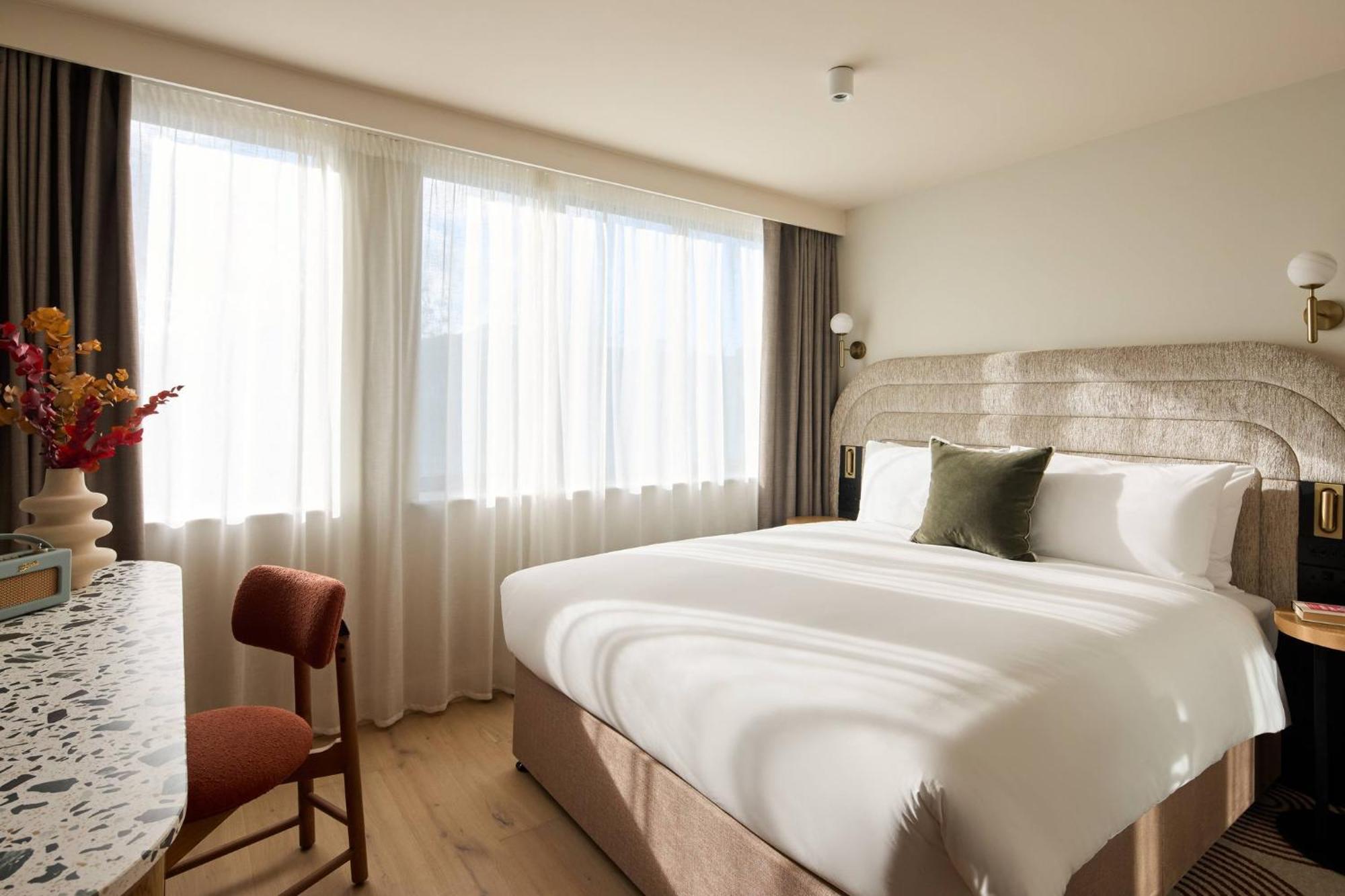 Standard Queen Room