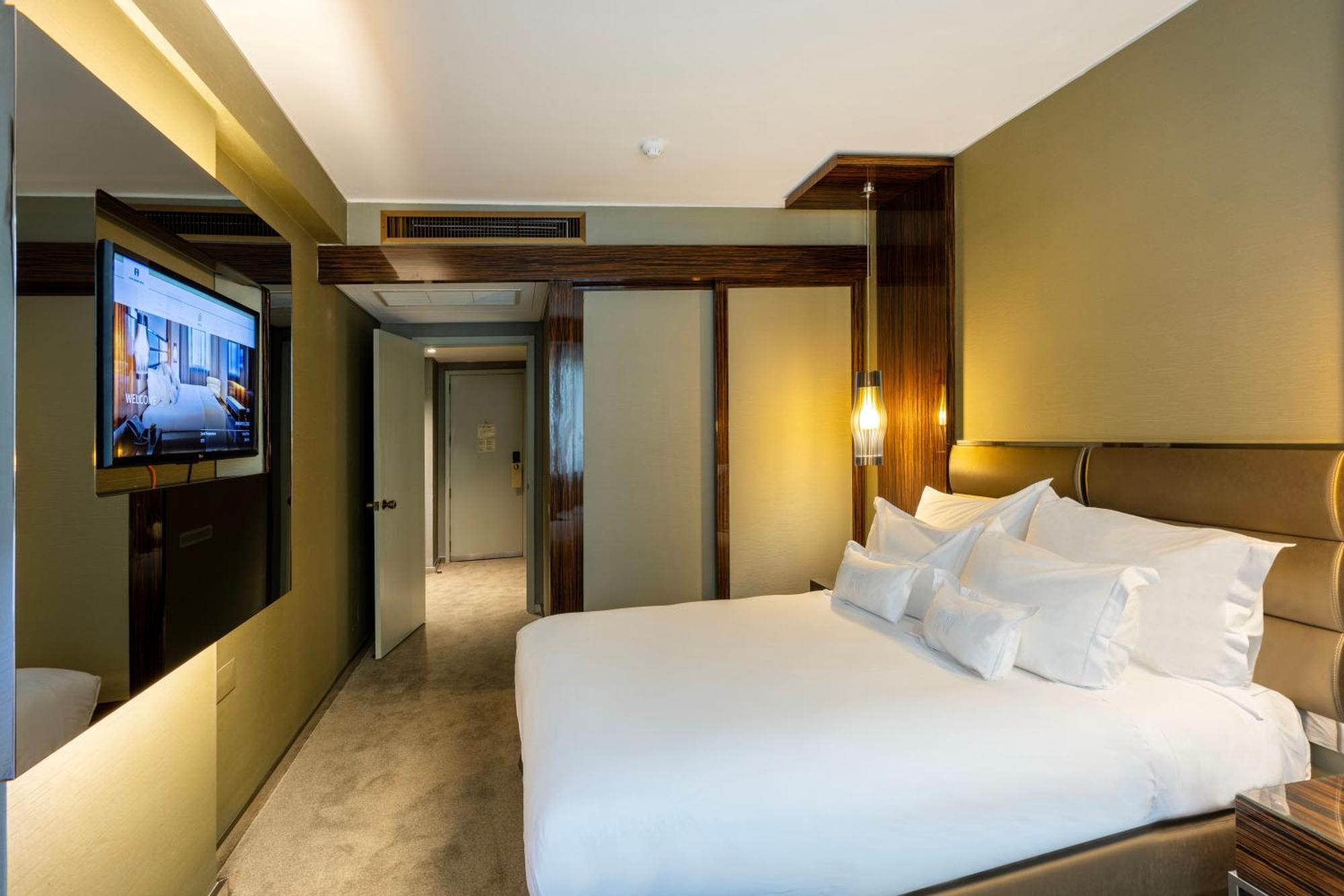 Deluxe Queen Room