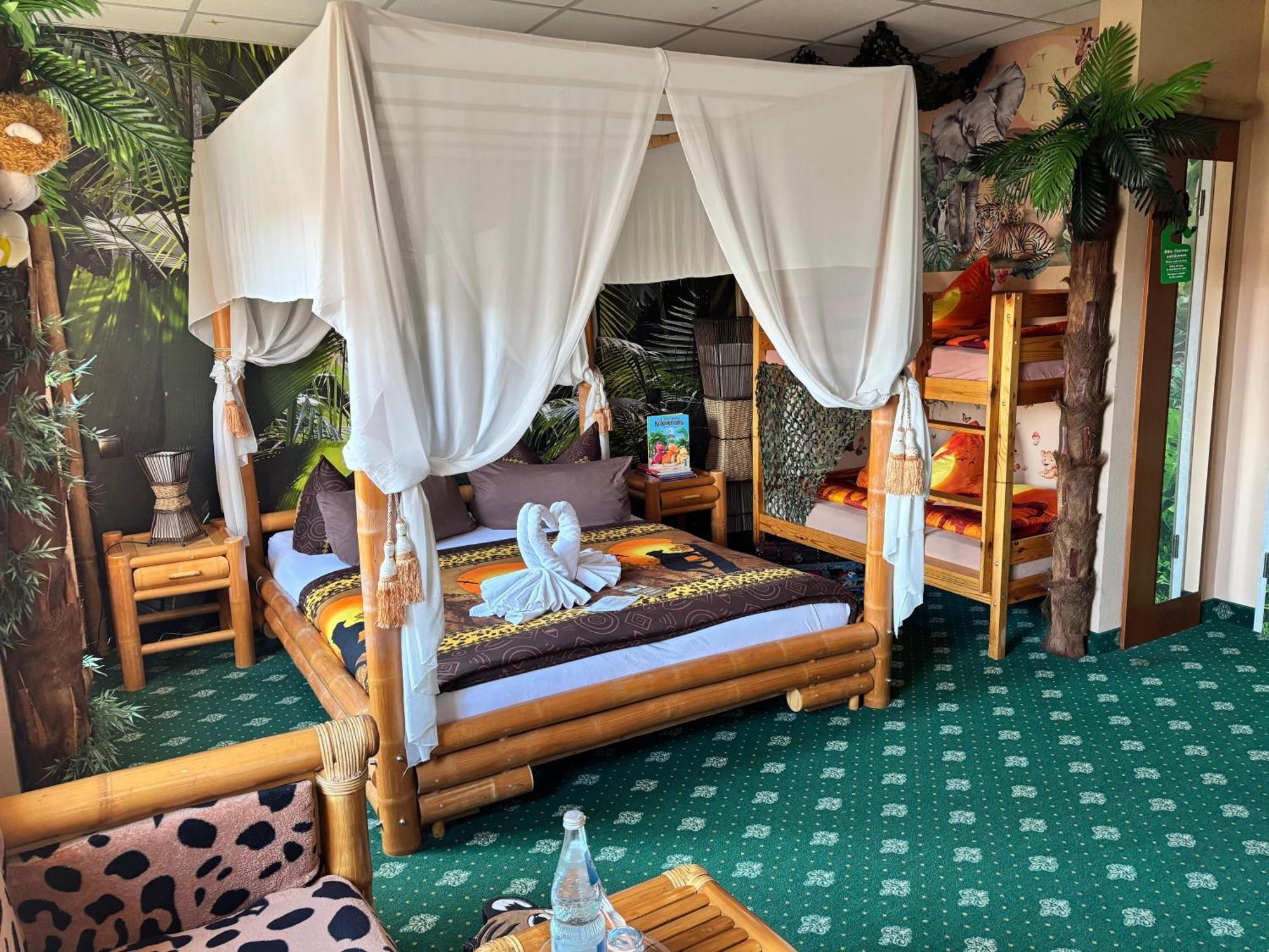 Zoo-Room