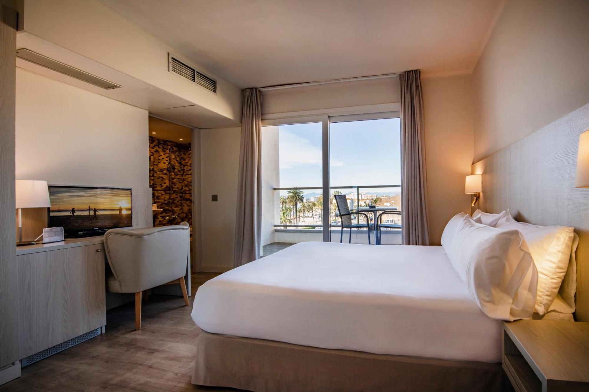 Double or Twin Room Partial Sea View