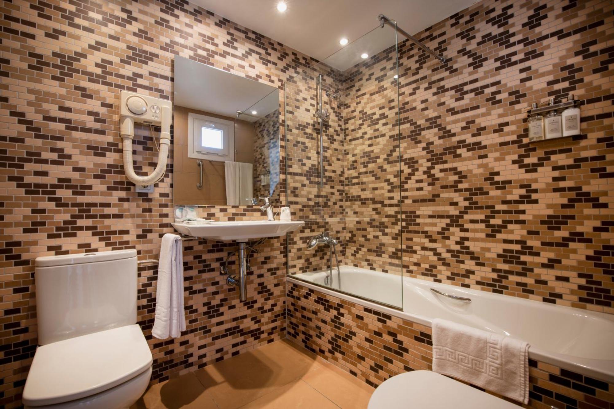 Double or Twin Room Partial Sea View