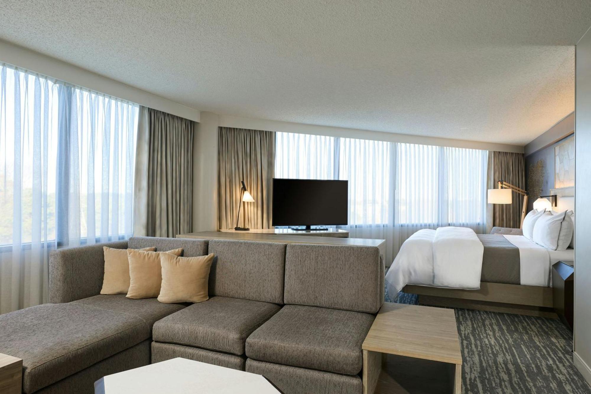 Junior Suite, 1 King,1756405500:JPEG