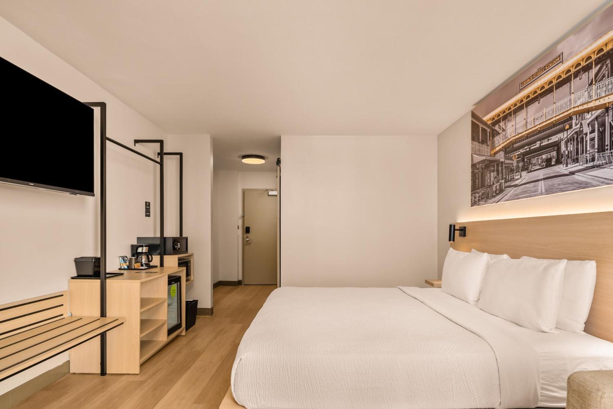One King Bed Mobility or Hearing Handicap Room Roll Shower Non Smoking,1756407091:JPEG