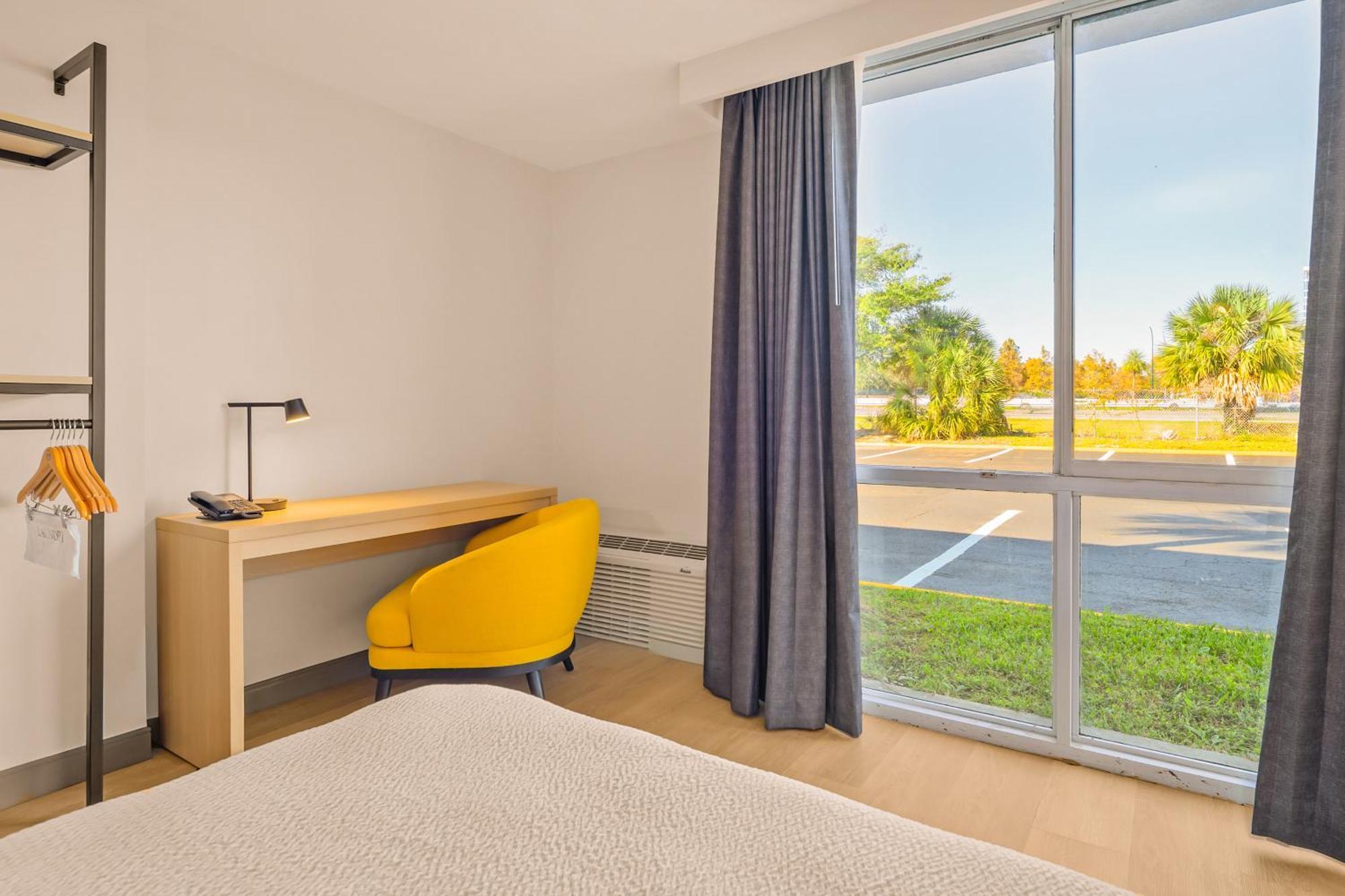 Two Twin Beds Mobility or Hearing Accessible Room Tub Grab Bars Non Smoking,1756407133:JPEG