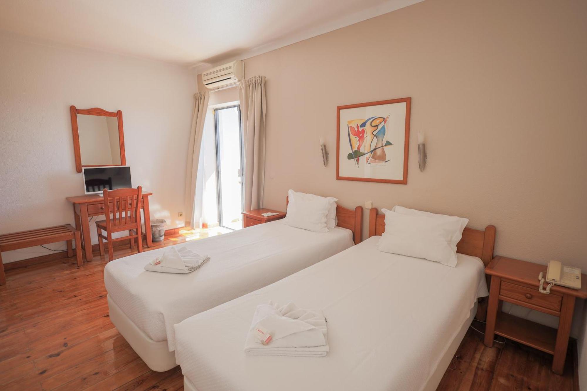 Twin Room,1756408610:JPEG