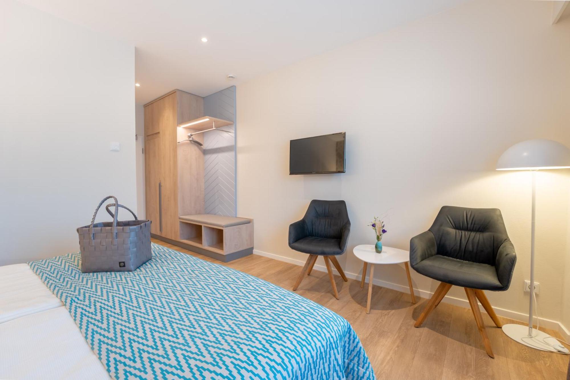 Double Room,1756409769:JPEG
