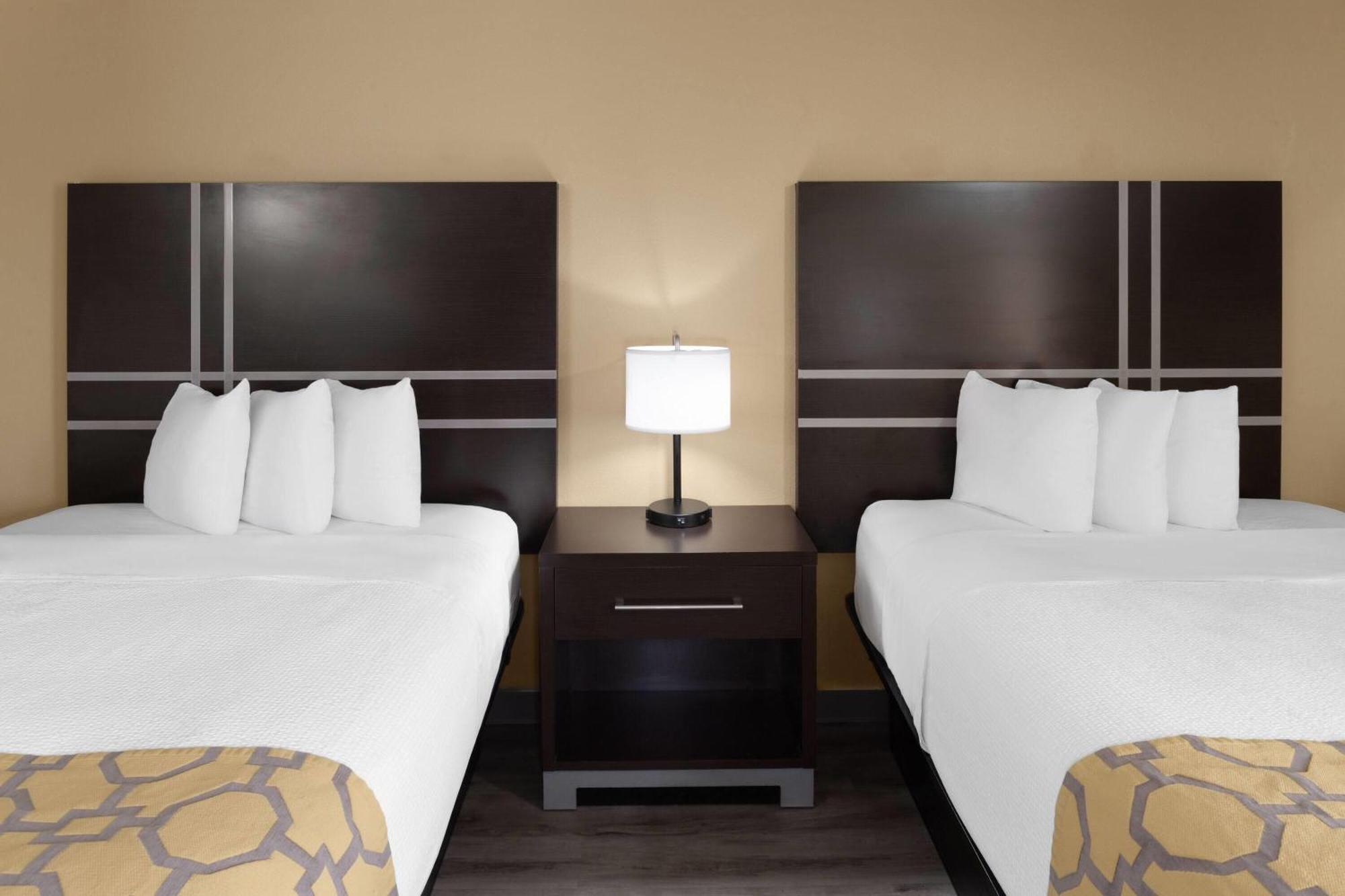 Queen Room Two Queen Beds Pet not Allowed or Non-Smoking
