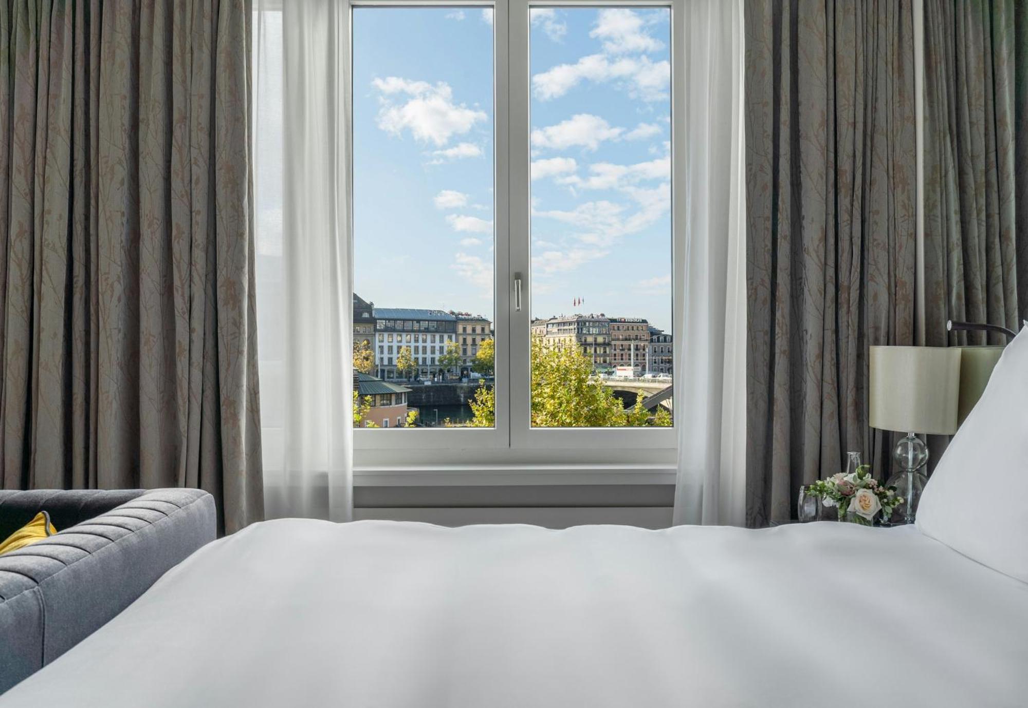 Mandarin River View King or Twin Room