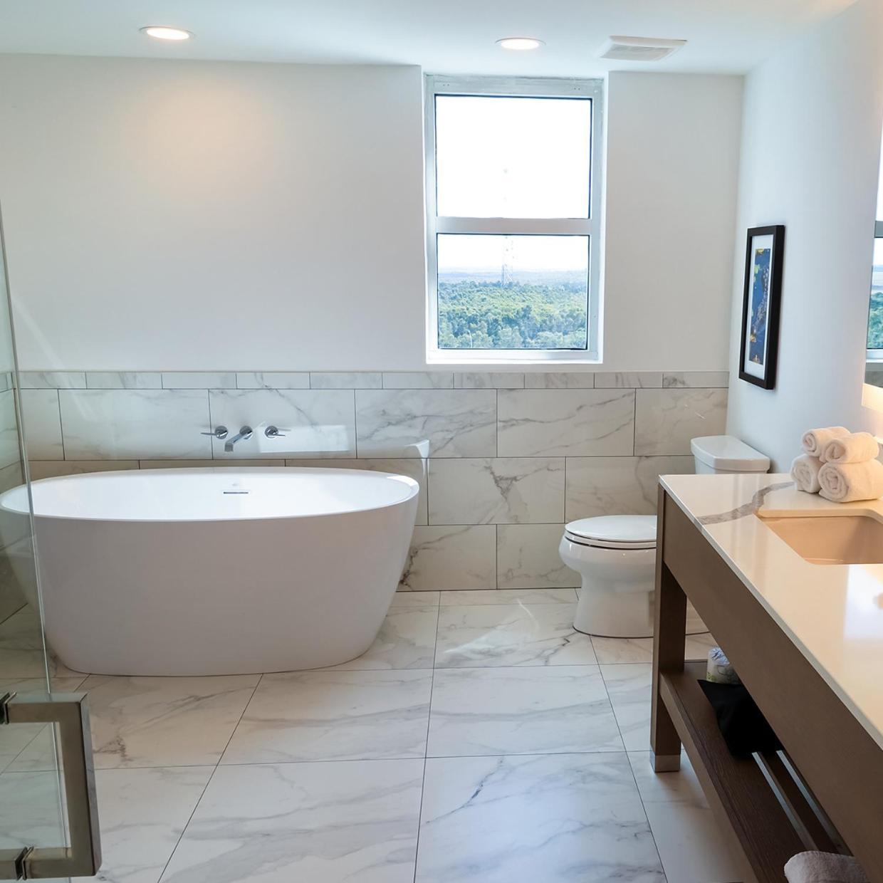 Deluxe Jacuzzi Suite,1756423347:JPEG