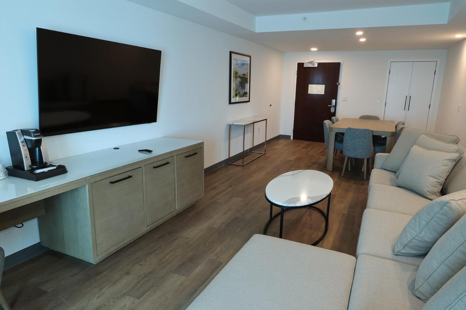 Deluxe One Bedroom Suite