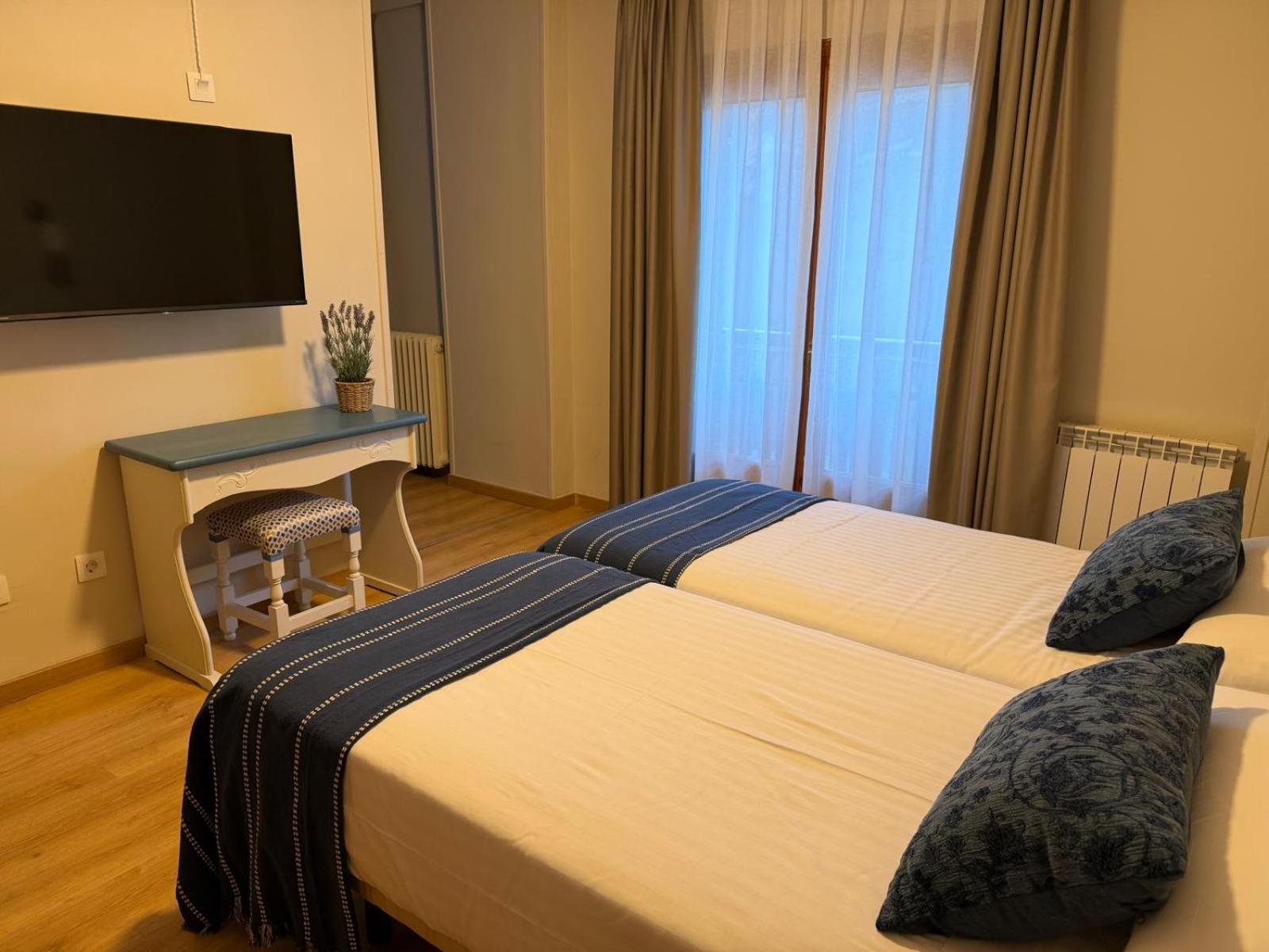 Twin Room Terrace Mountain View