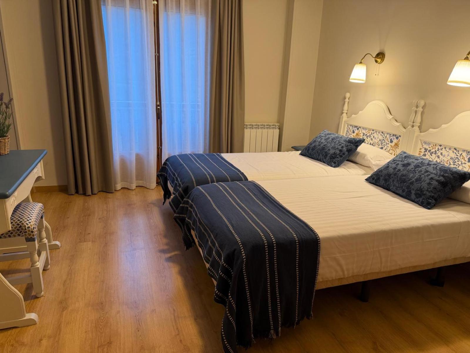 Twin Room Terrace Mountain View