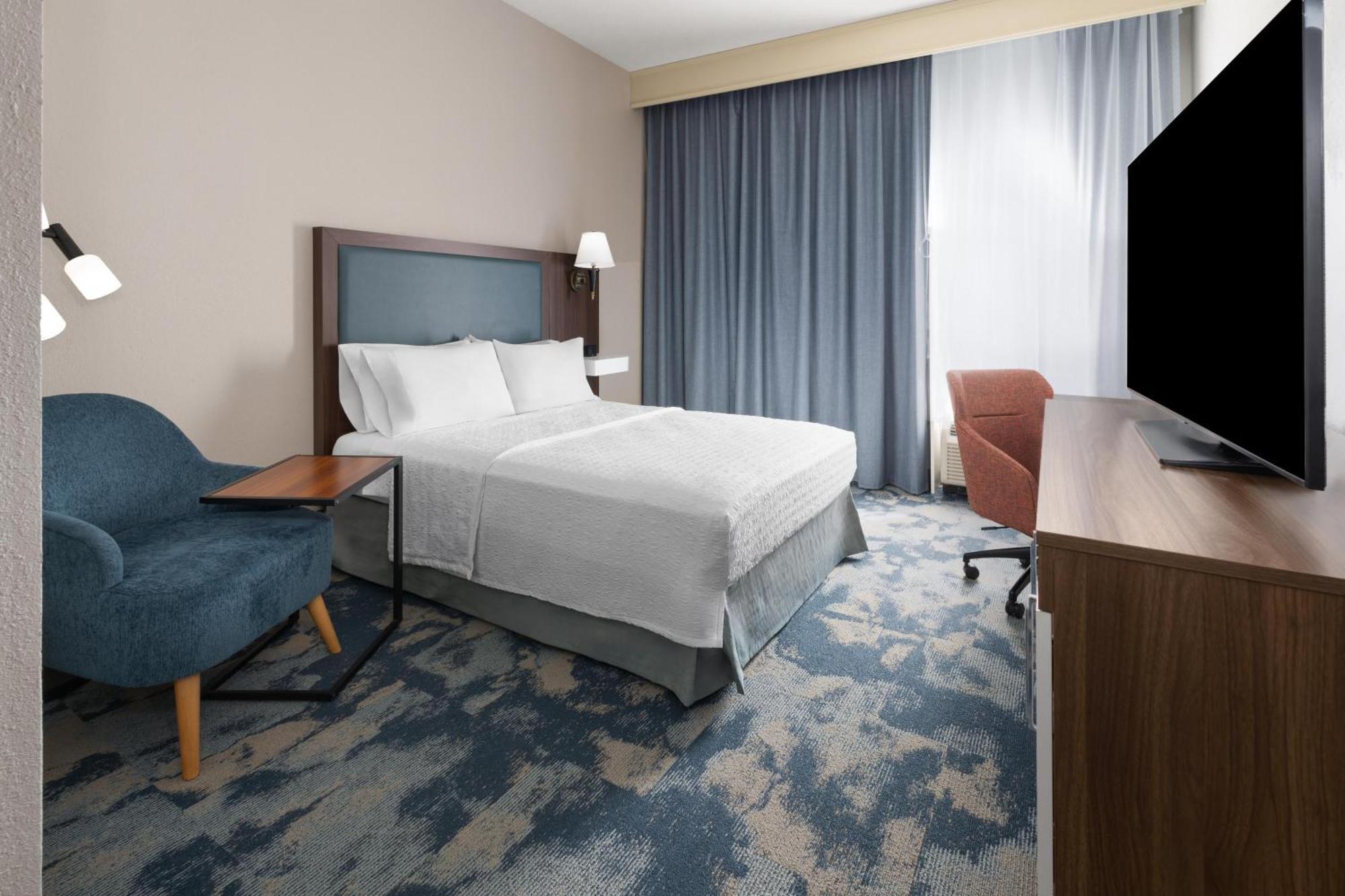 Queen Room with Mobility Access/Non-Smoking